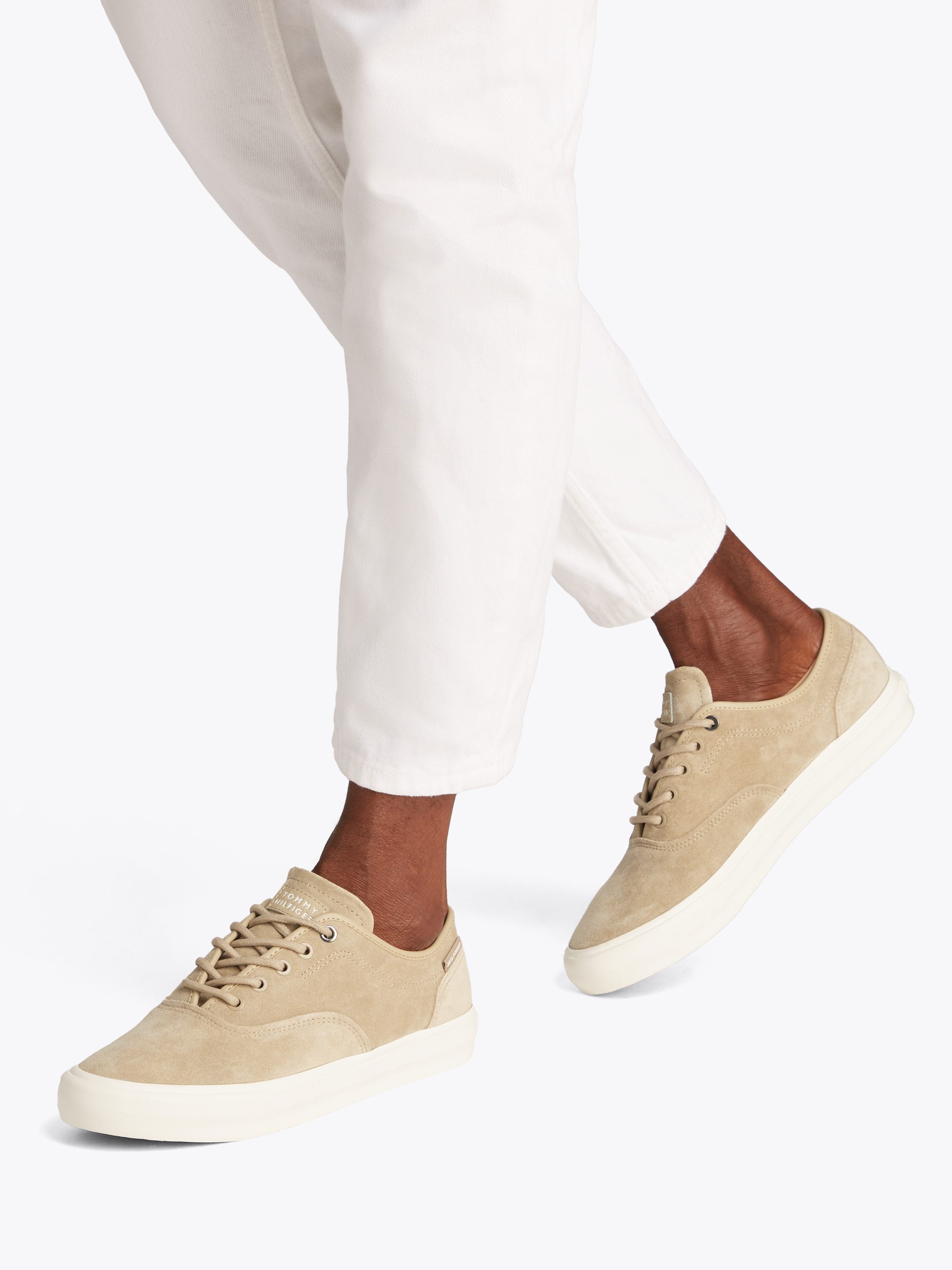 Tommy Hilfiger Plateausneakers TH HI VULC LOW OXFORD SUEDE , vrijetijdsschoen, lage schoen, veterschoen met label op de hiel