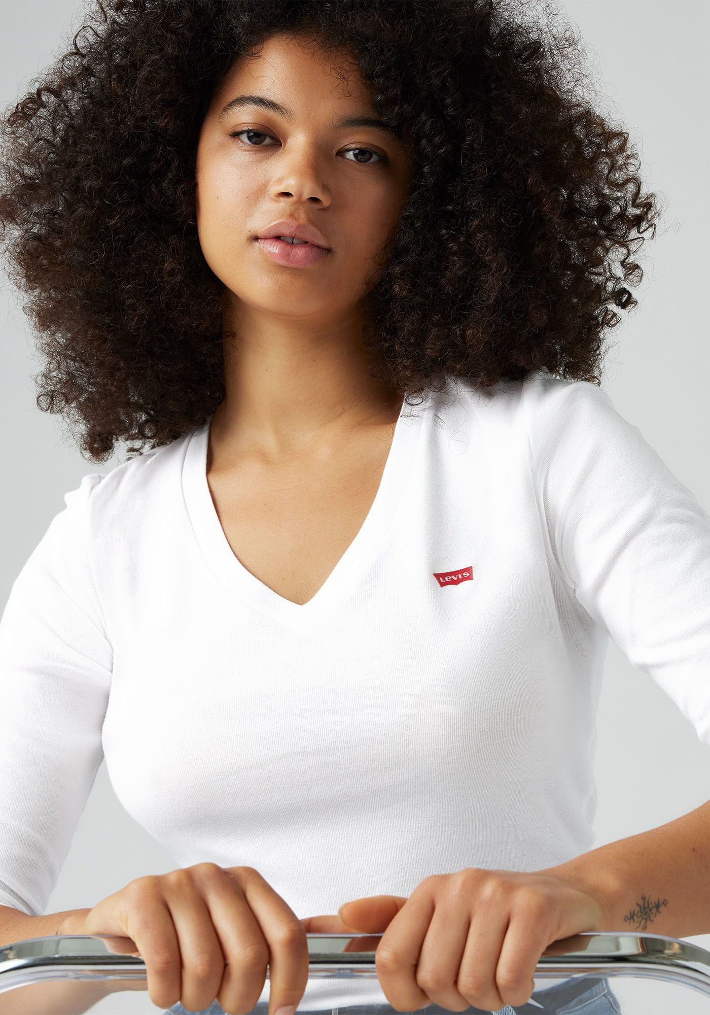 Levi's Shirt met lange mouwen ESSENTIAL HM LS VNECK