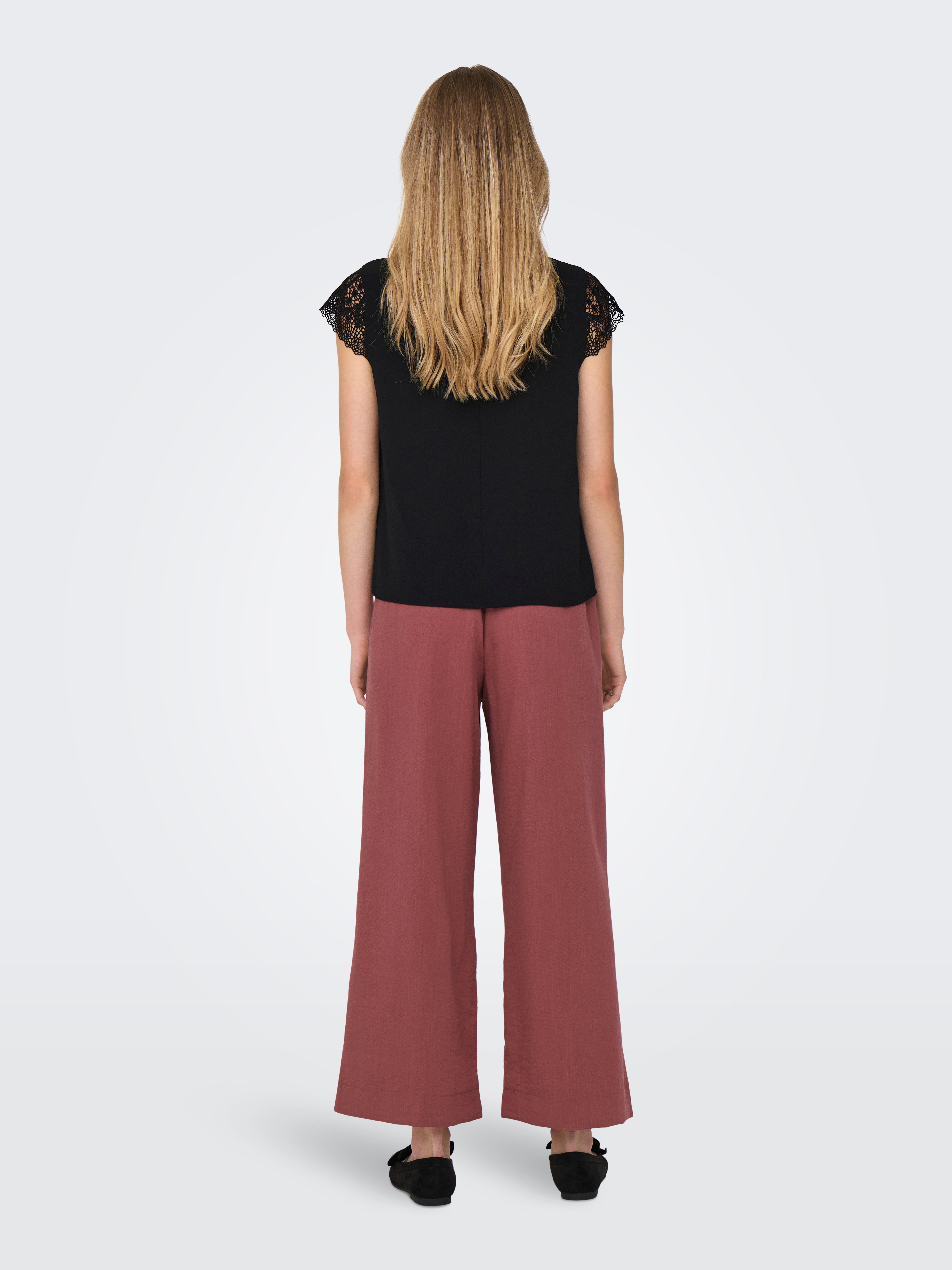 Only Shirt met korte mouwen ONLELVA FR S/S LACE V-NECK TOP CS PTM