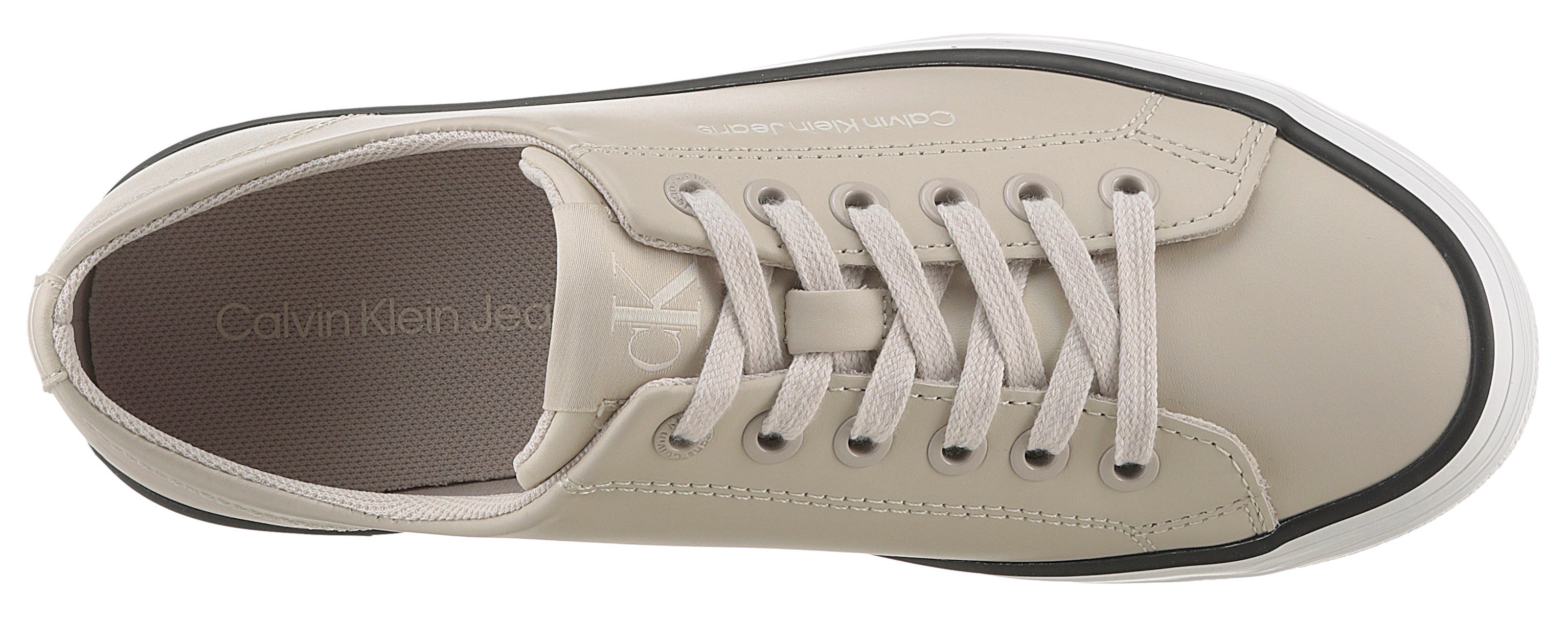 Calvin Klein Sneakers BOLD VULC FLATF LOW LTH IN halfschoen veterschoen freizeitschoen met ck-logo op de hak