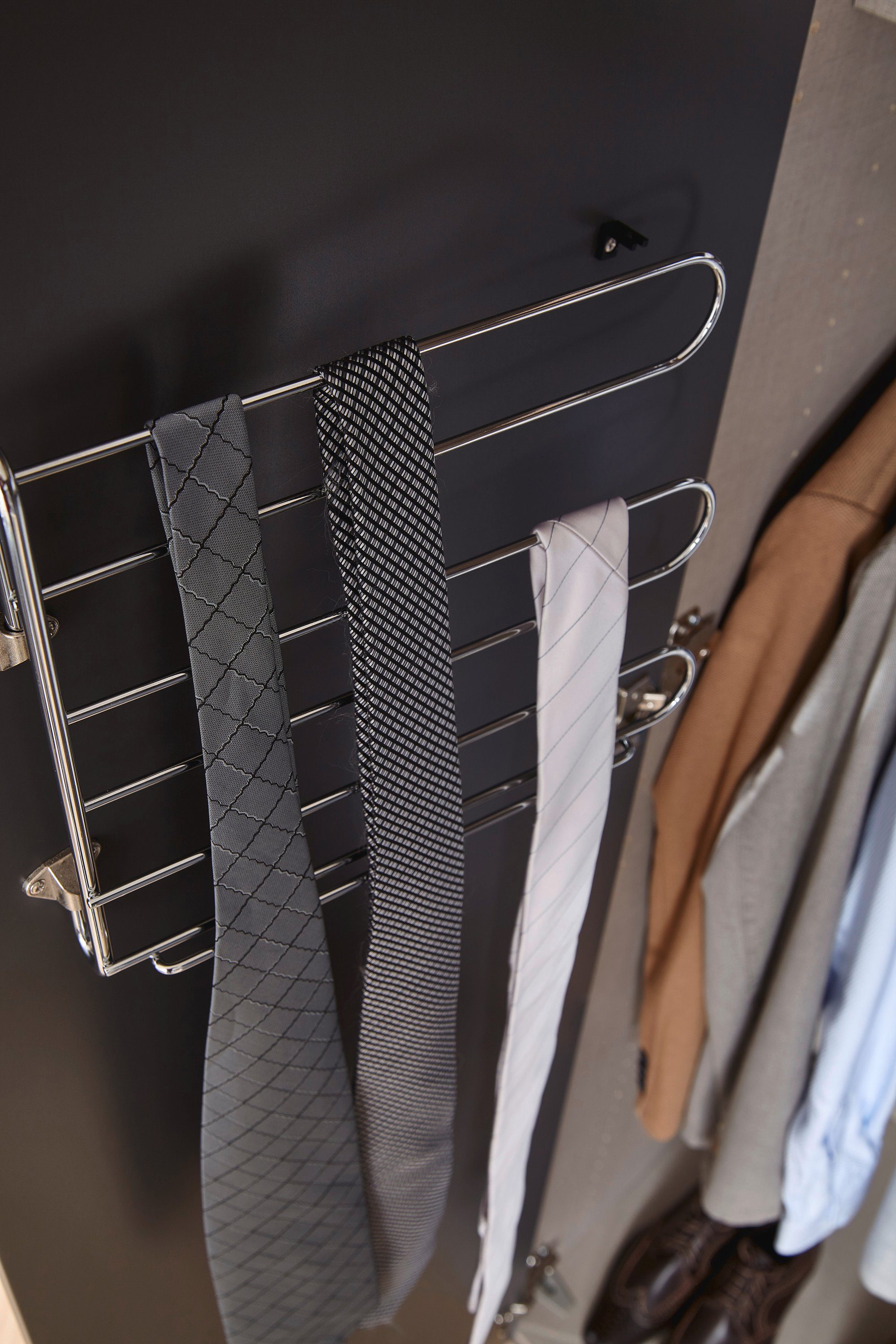 rauch Draaideurkast Purisma met glazen front, laden en vele accessoires, met soft-closetechniek