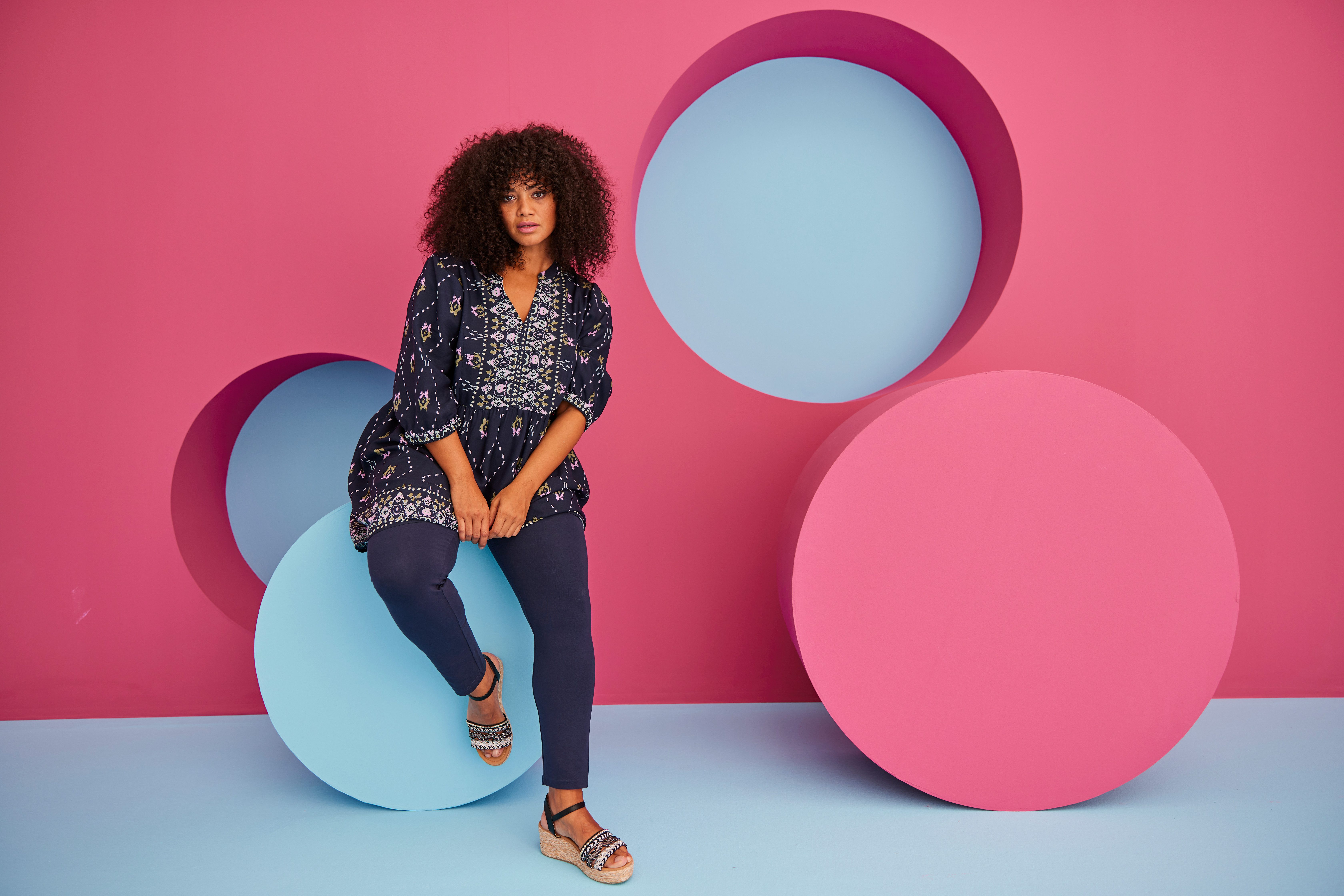 Aniston PLUS Tuniek met fantasierijke, kleurharmonische print - nieuwe collectie