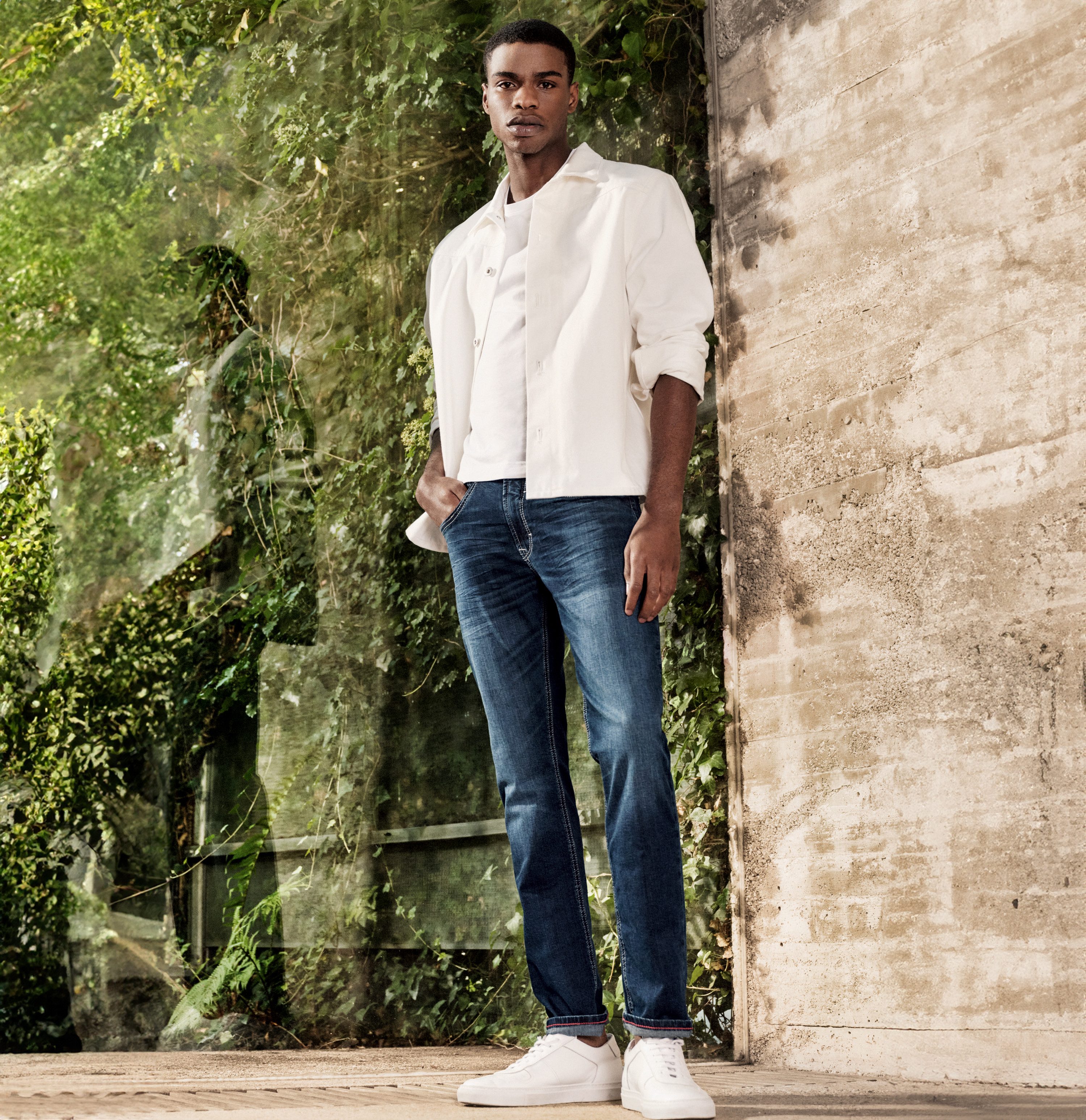 MAC Slim fit jeans Arne-Pipe light smalle figuuraccentuerende snit