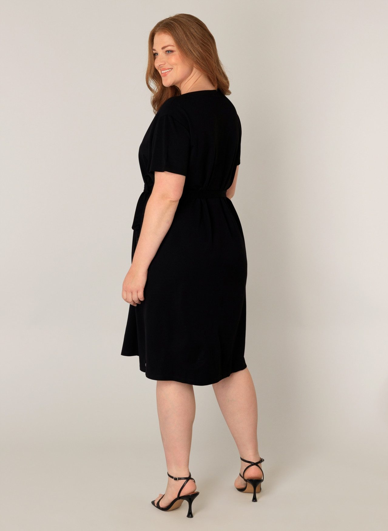 Base Level Curvy Zomerjurk met een bindceintuur