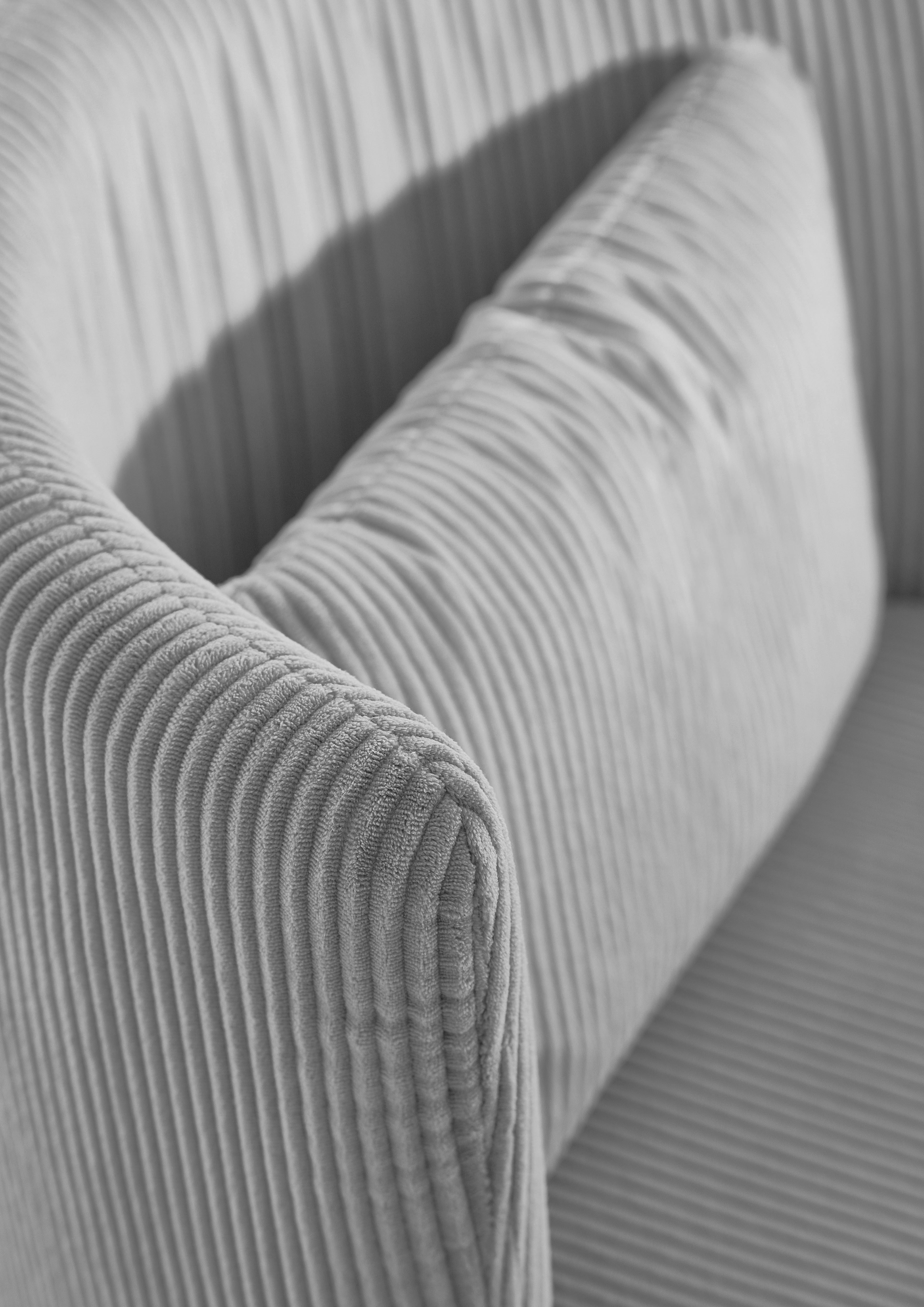ATLANTIC home collection Draaibare fauteuil KENO 360-graden draaibare cord fauteuil, incl. een sierkussen in originele stof