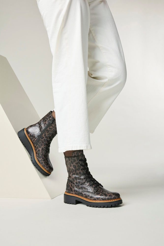 Rieker Veterschoenen Veterenkellaars, profielzool, met contrasterende zoolrand