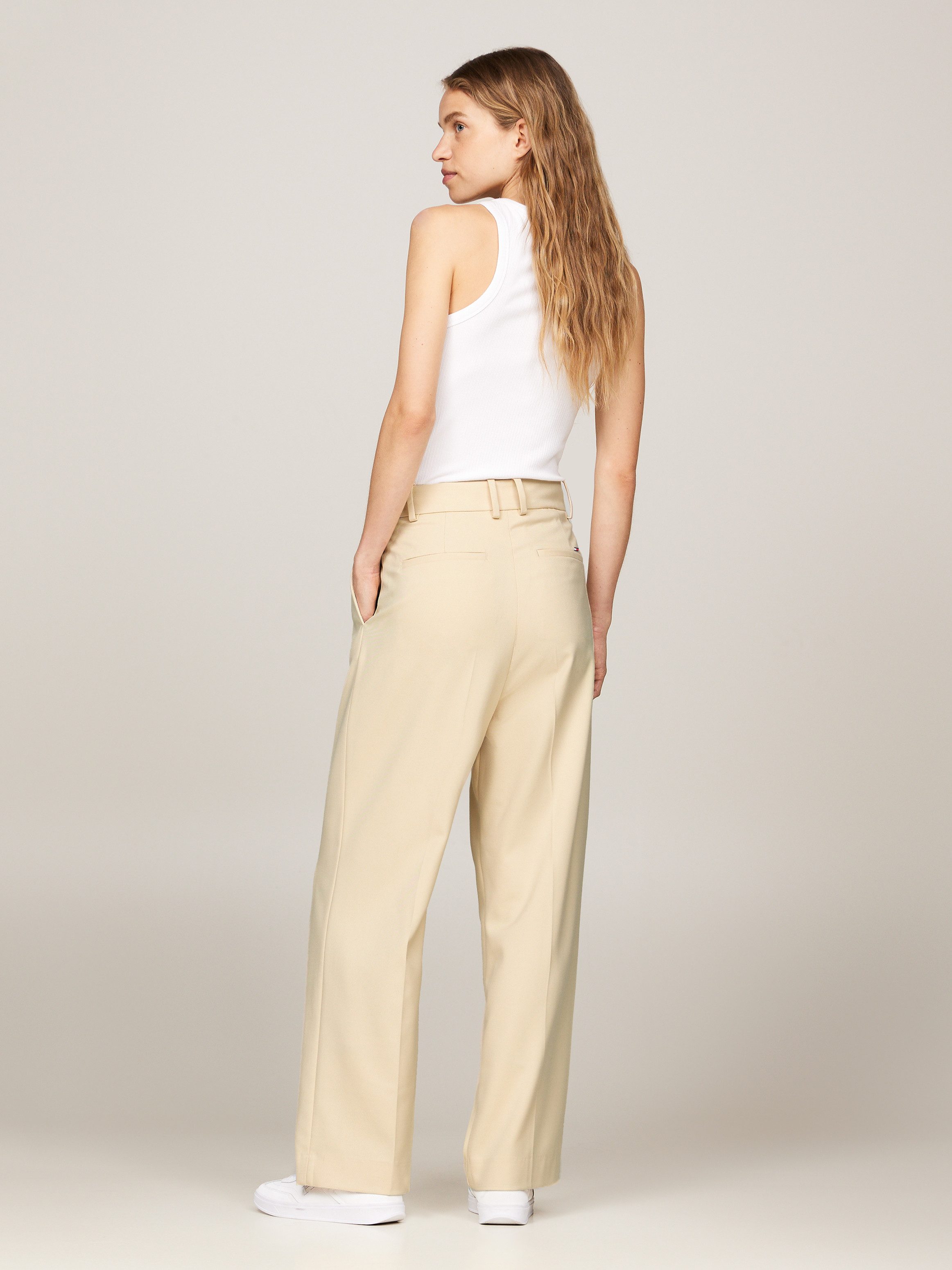 Tommy Hilfiger Geweven broek MD CORE RELAXED STRAIGHT PANT met logo-stiksel op de achterkant