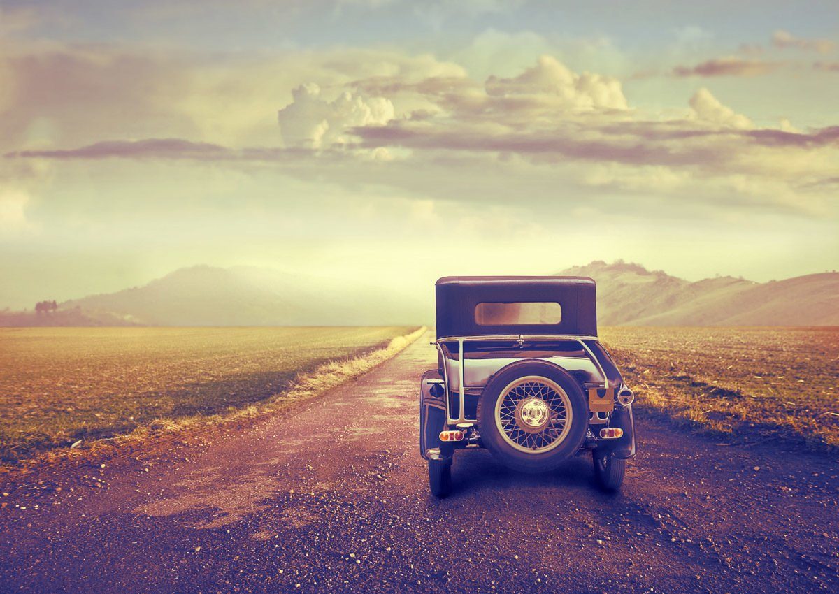 Papermoon Fotobehang Oldtimer in der Wüste