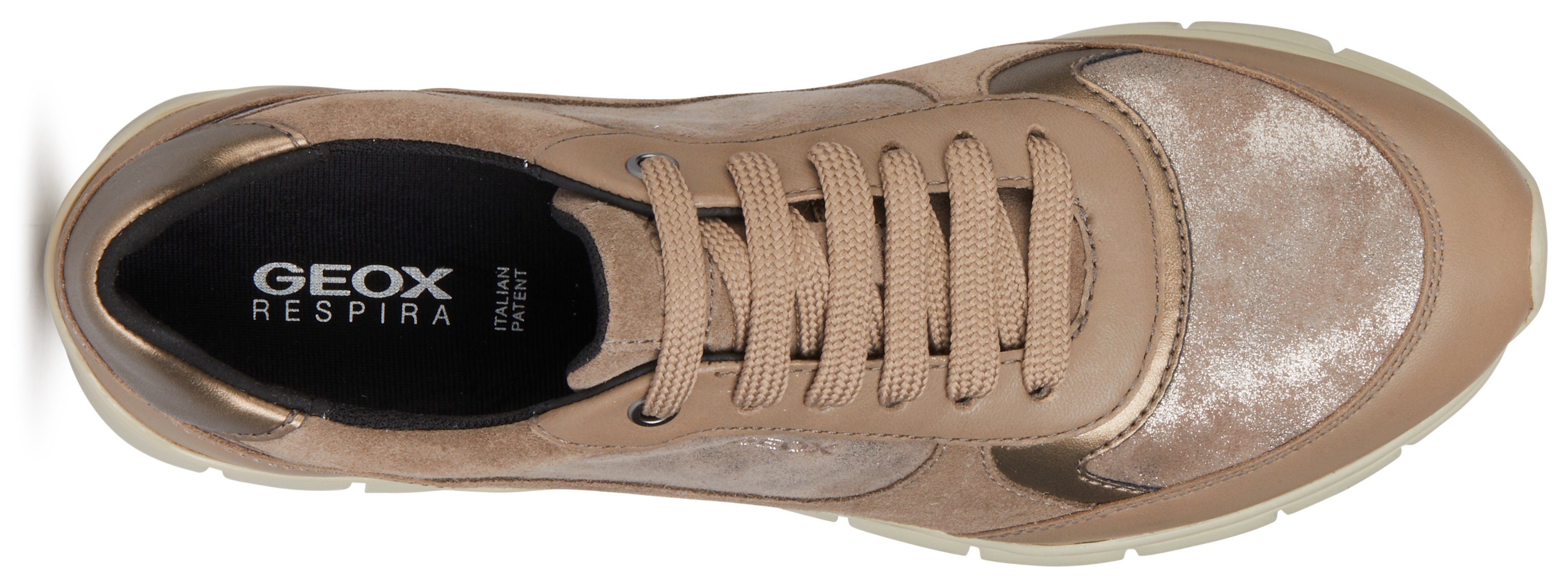 Geox Sneakers D SUKIE met glans, vrijetijdsschoen, lage schoen, veterschoen