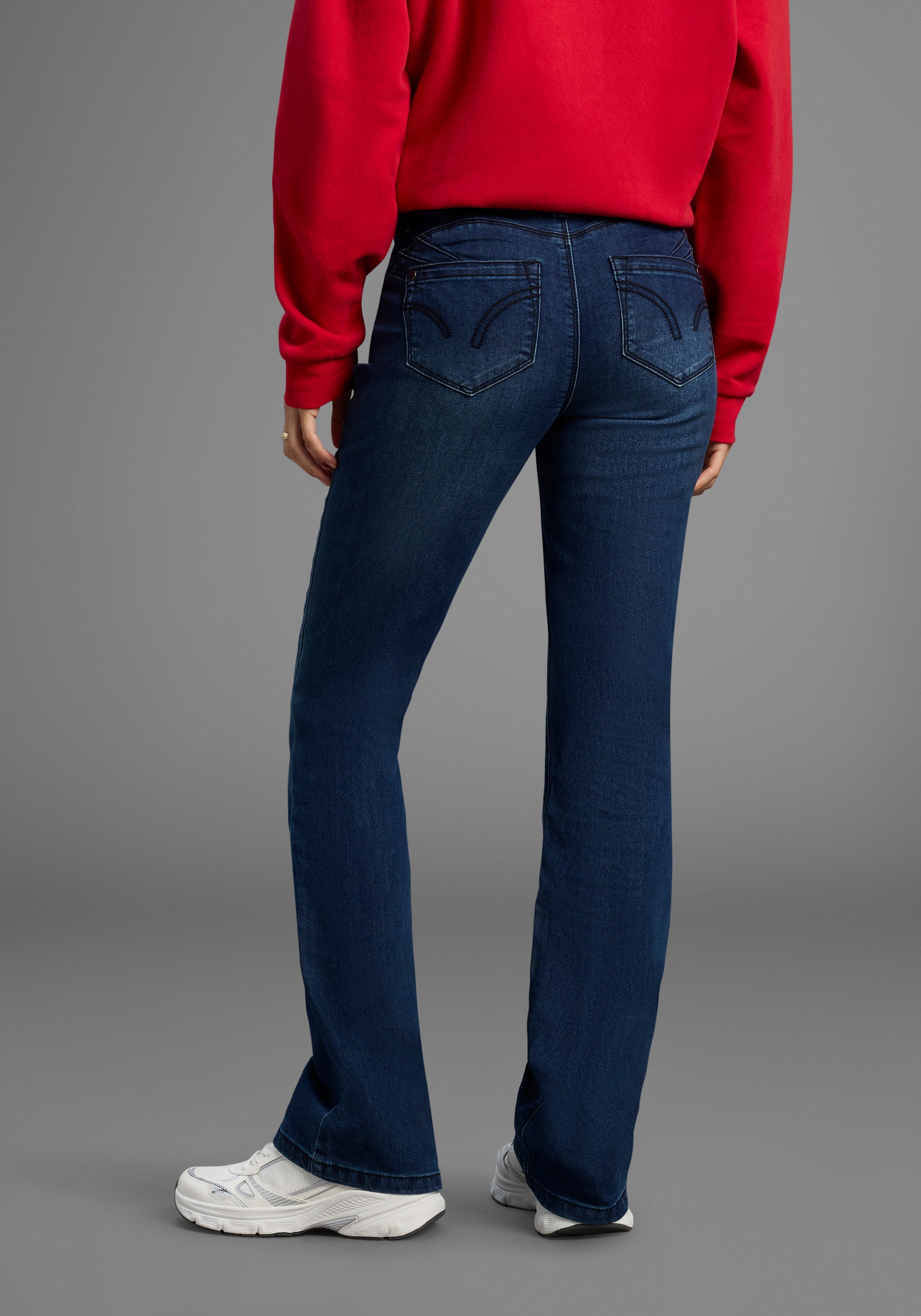Arizona Bootcut jeans Shaping bootcut, contraststiksels, used-look-wassing, lage taille
