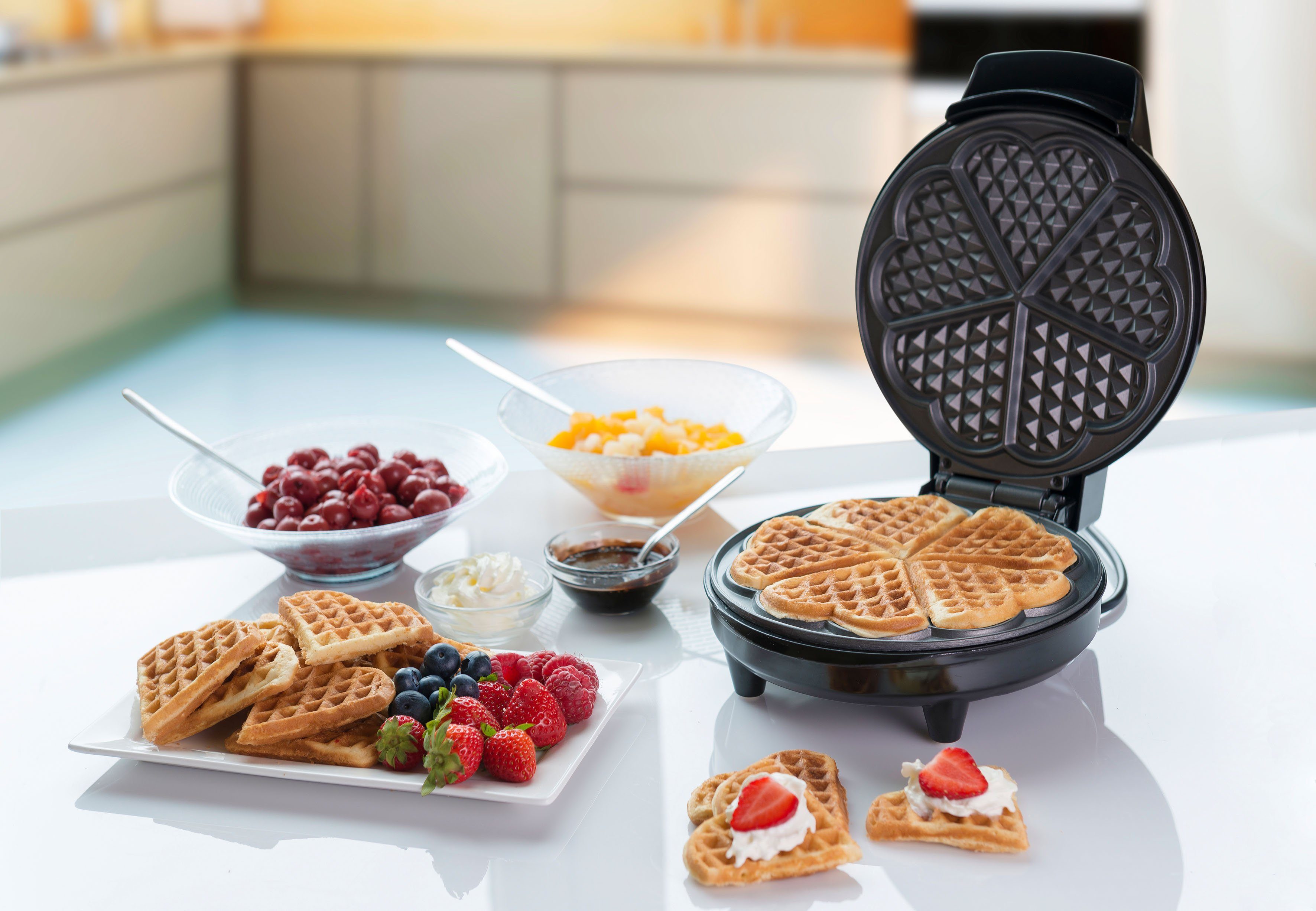 bestron Wafelijzer AWM700S klassieke hartvormige wafels, antiaanbaklaag, inclusief receptsuggesties