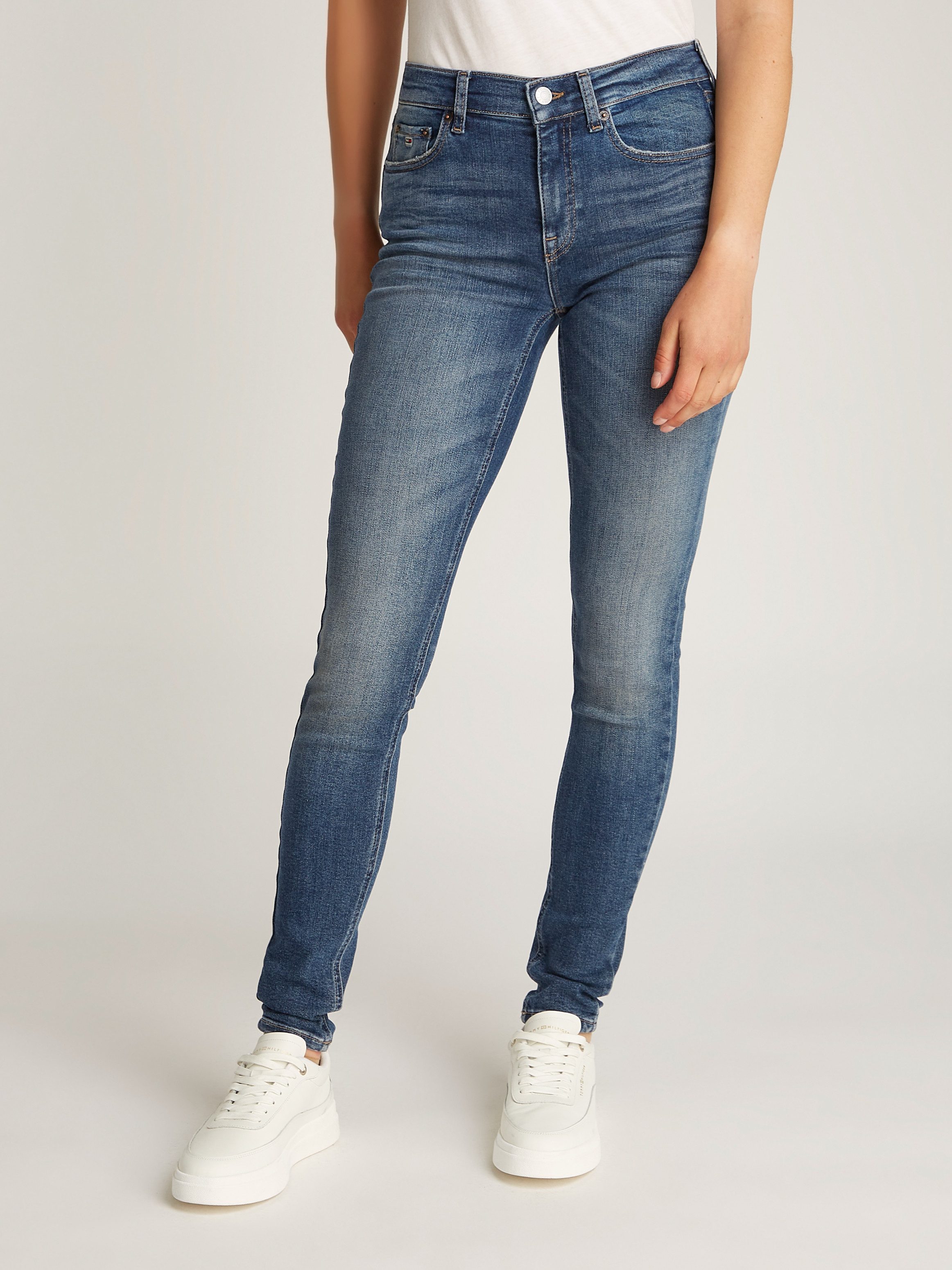 TOMMY JEANS Skinny fit jeans Nora Mid Rise Skinny Fit met wasbeurt, met logo-badge dames skinny jeans maat 33 blauw