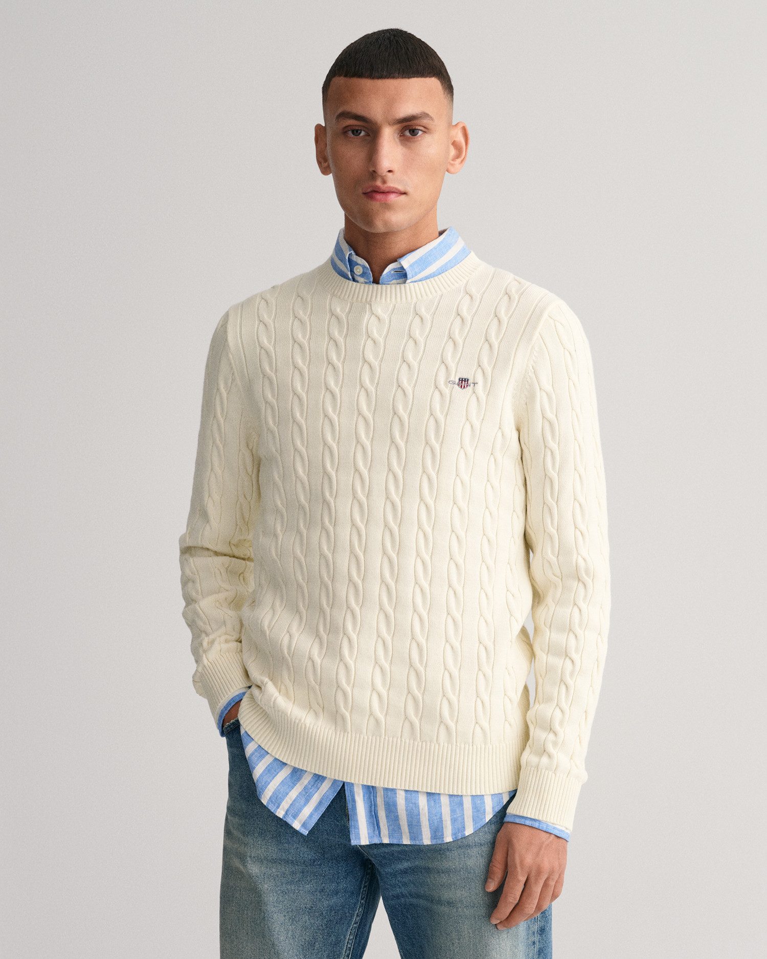 Gant Gebreide trui COTTON CABLE C-NECK met wapen-logo borduurwerk op de borst