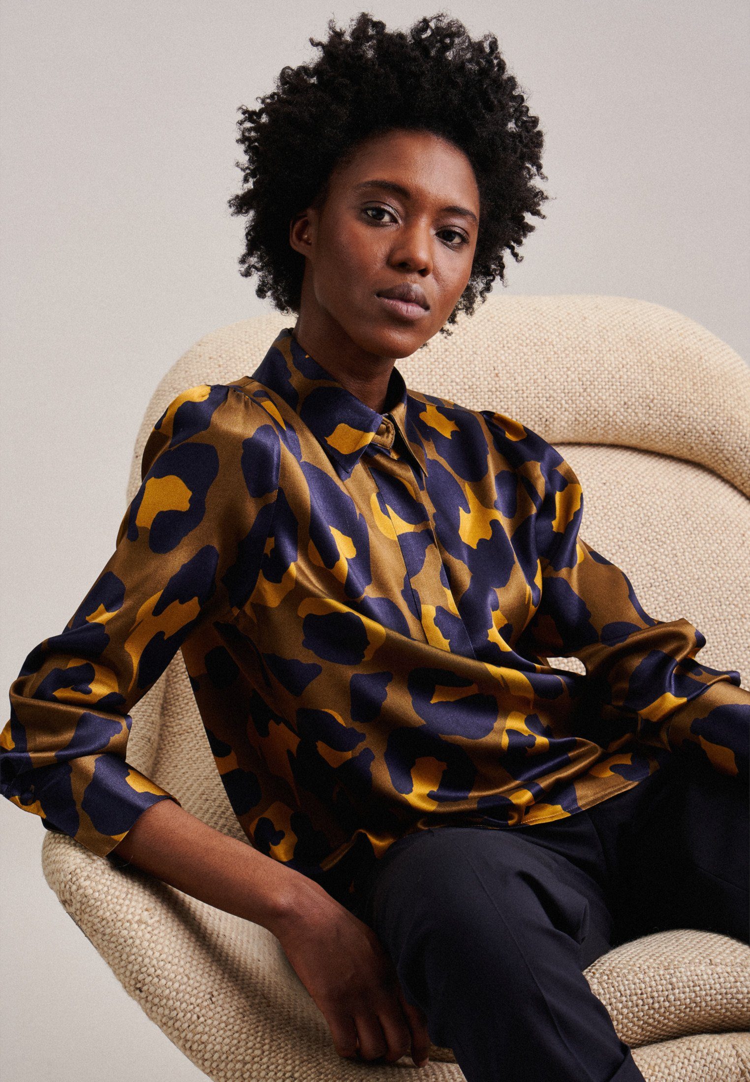 seidensticker Overhemdblouse Zwarte roos Lange mouwen kraag print