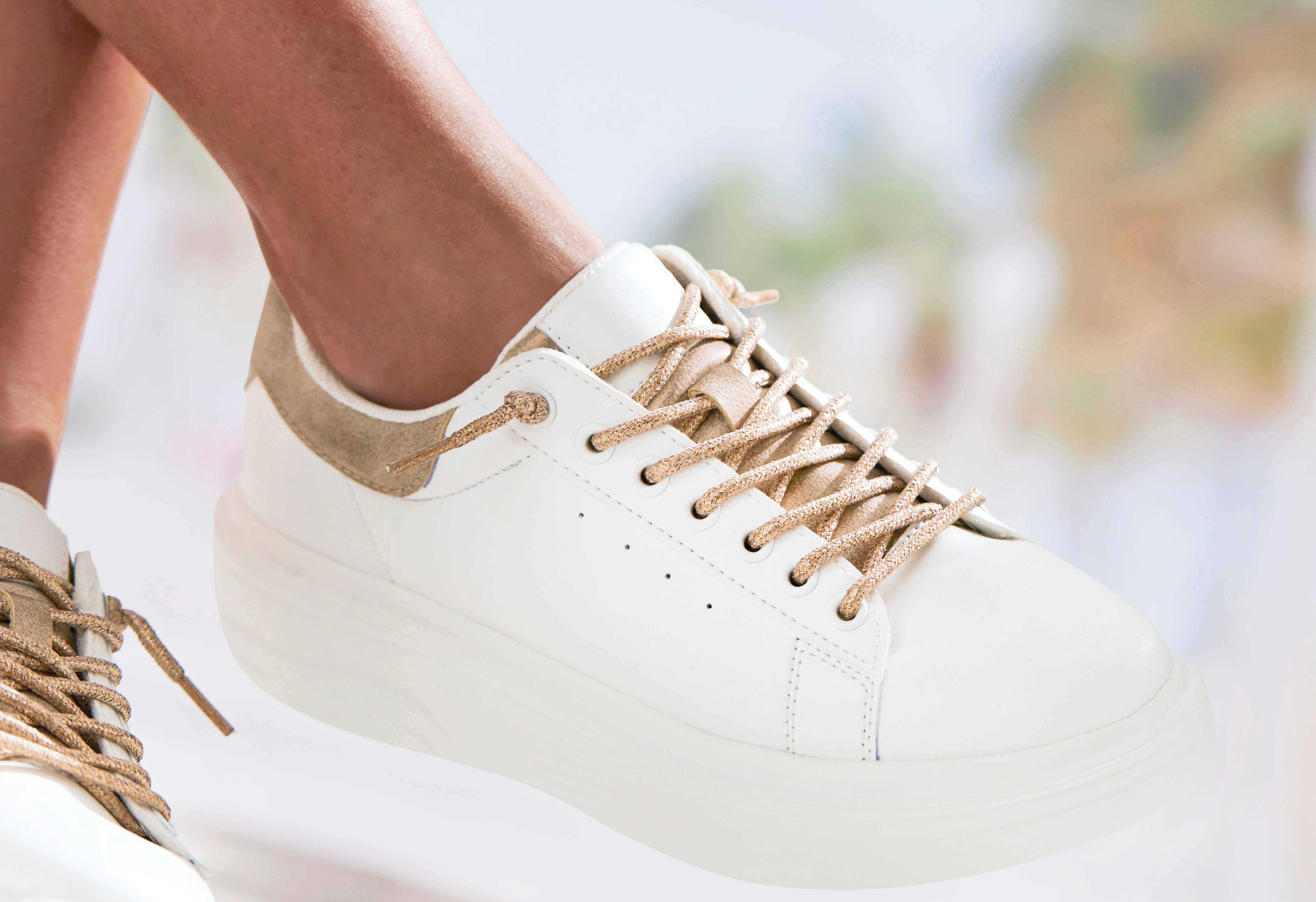 Lascana Sneakers Slip-on sneakers Slip-On sneaker met metallic details, vrijetijdsschoenen VEGAN