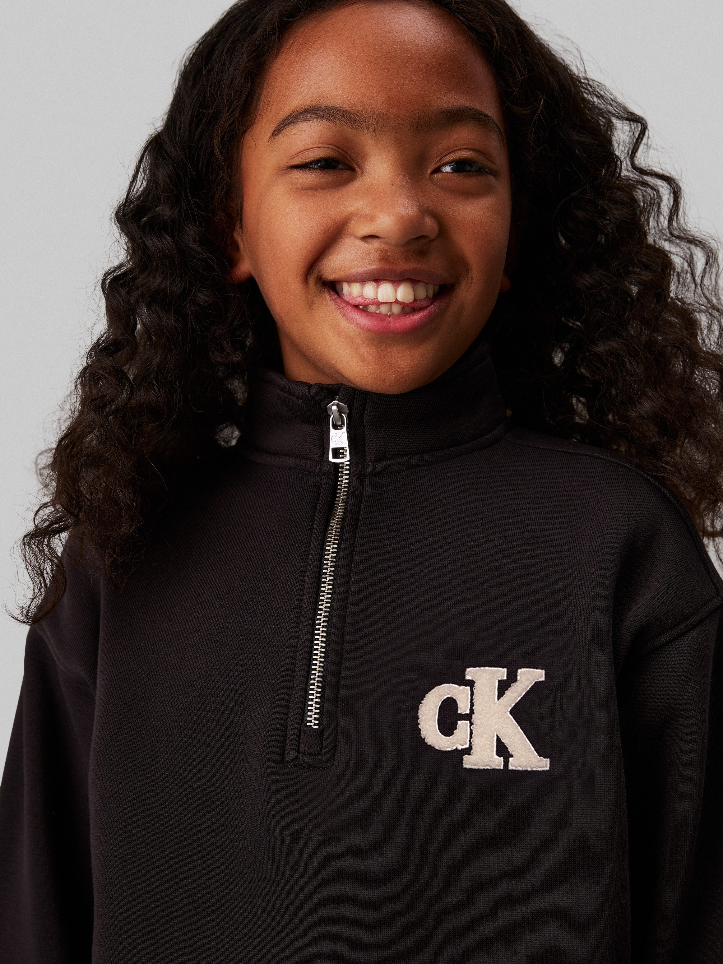 Calvin Klein Sweatjurk Teddy Monogram Zip Fleece Dress voor kinderen tot 16 jaar en met logo-patch