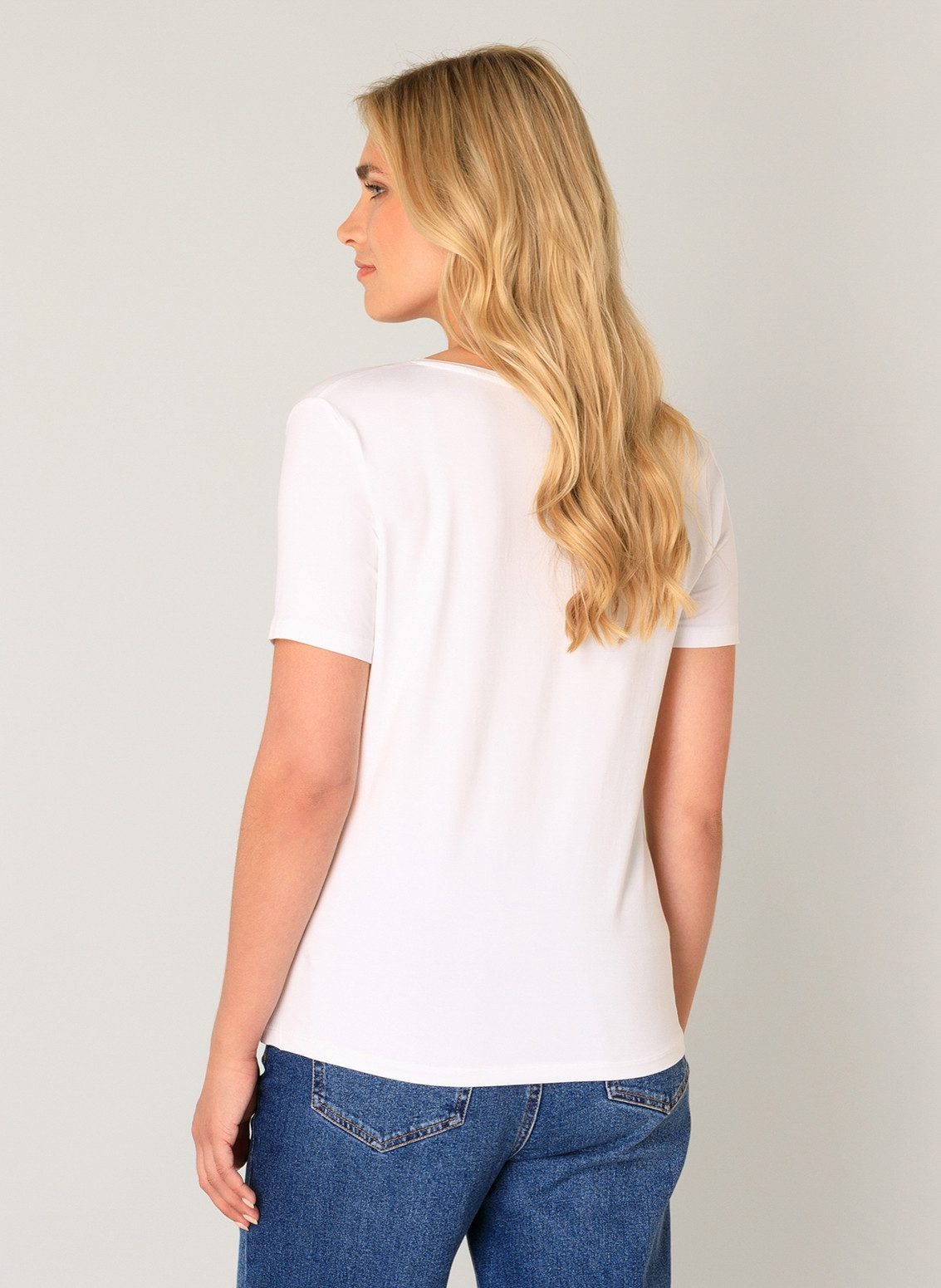 Base Level T-shirt Yanic met v-hals