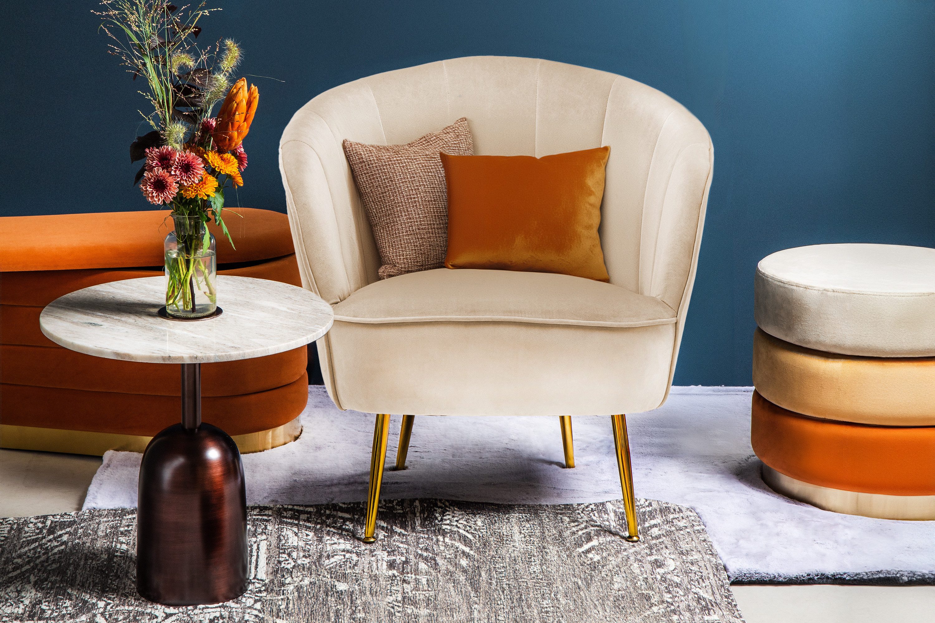 Kayoom Fauteuil Loulan 125, comfortabele cocktailstoel, luxe fluwelen bekleding Cocktailstoel, rugleuning met decoratieve naad, metalen poten in goud (1 stuk)