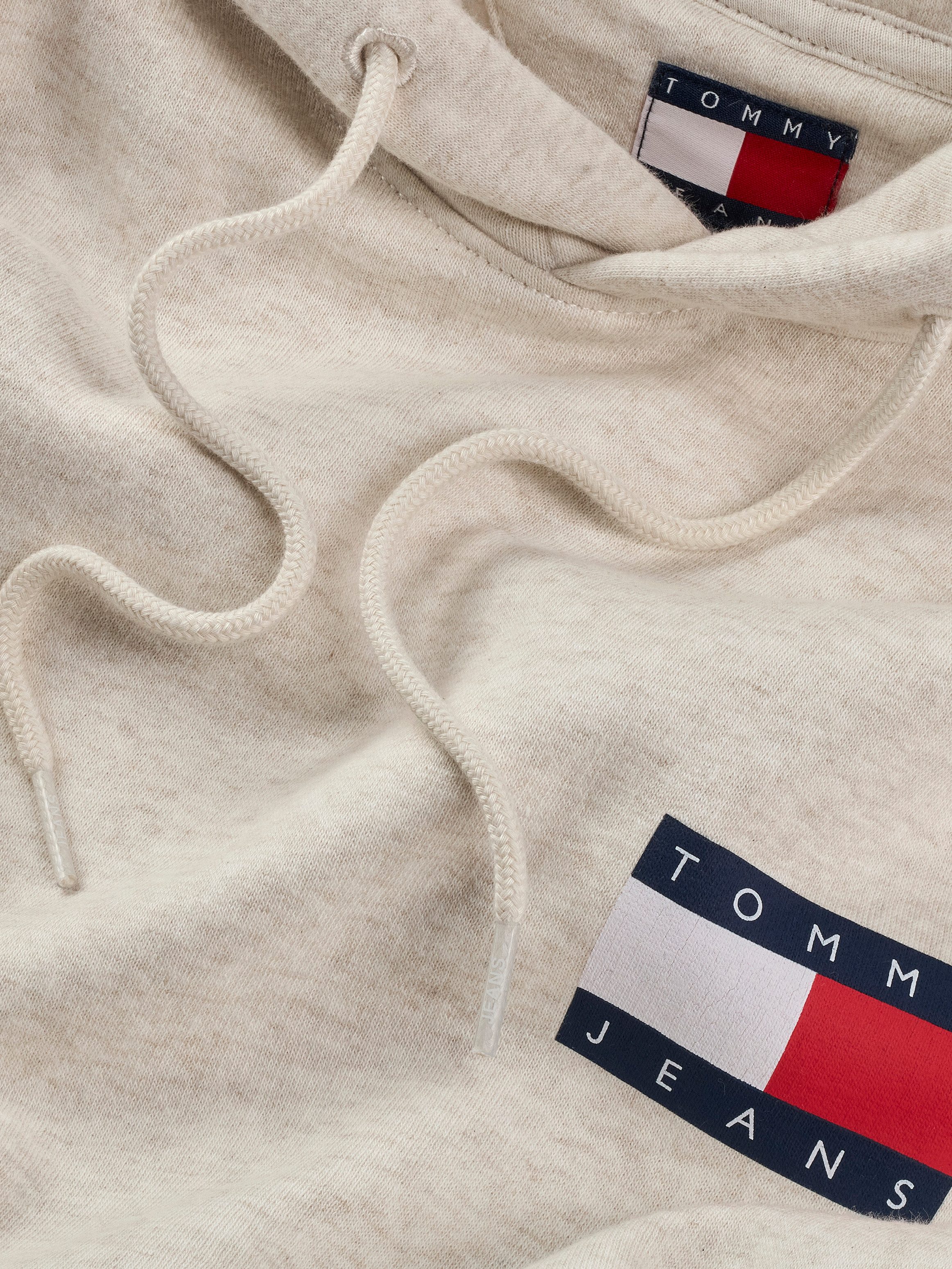 TOMMY JEANS Sweatshirt TJM REG ESSENTIAL FLAG HOOD EXT met bedrukte merklogo op borsthoogte