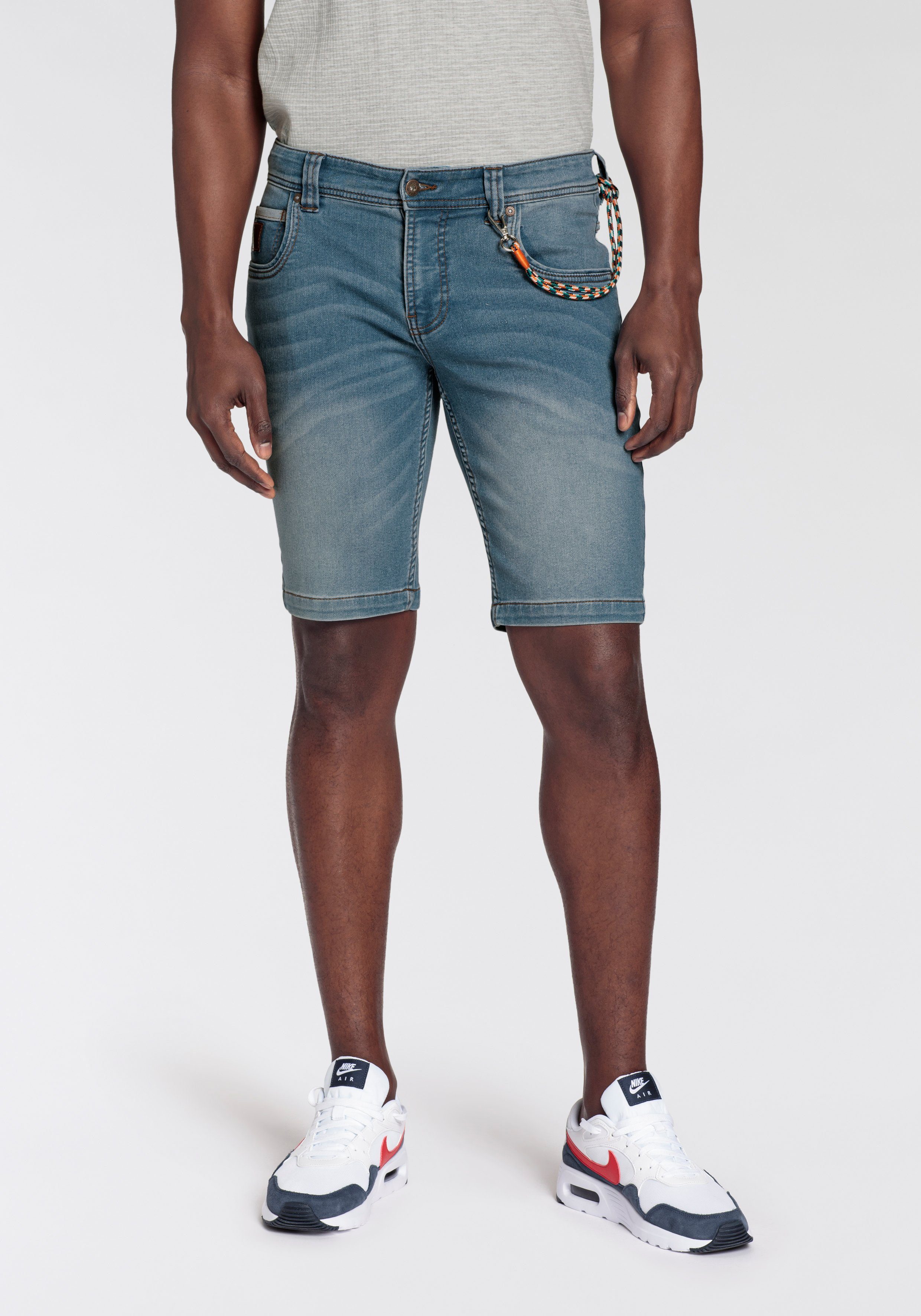 Bruno Banani Jeansshort comfortabele pasvorm, rechte pasvorm, met praktische zakken (set, 2-delig, Met band)