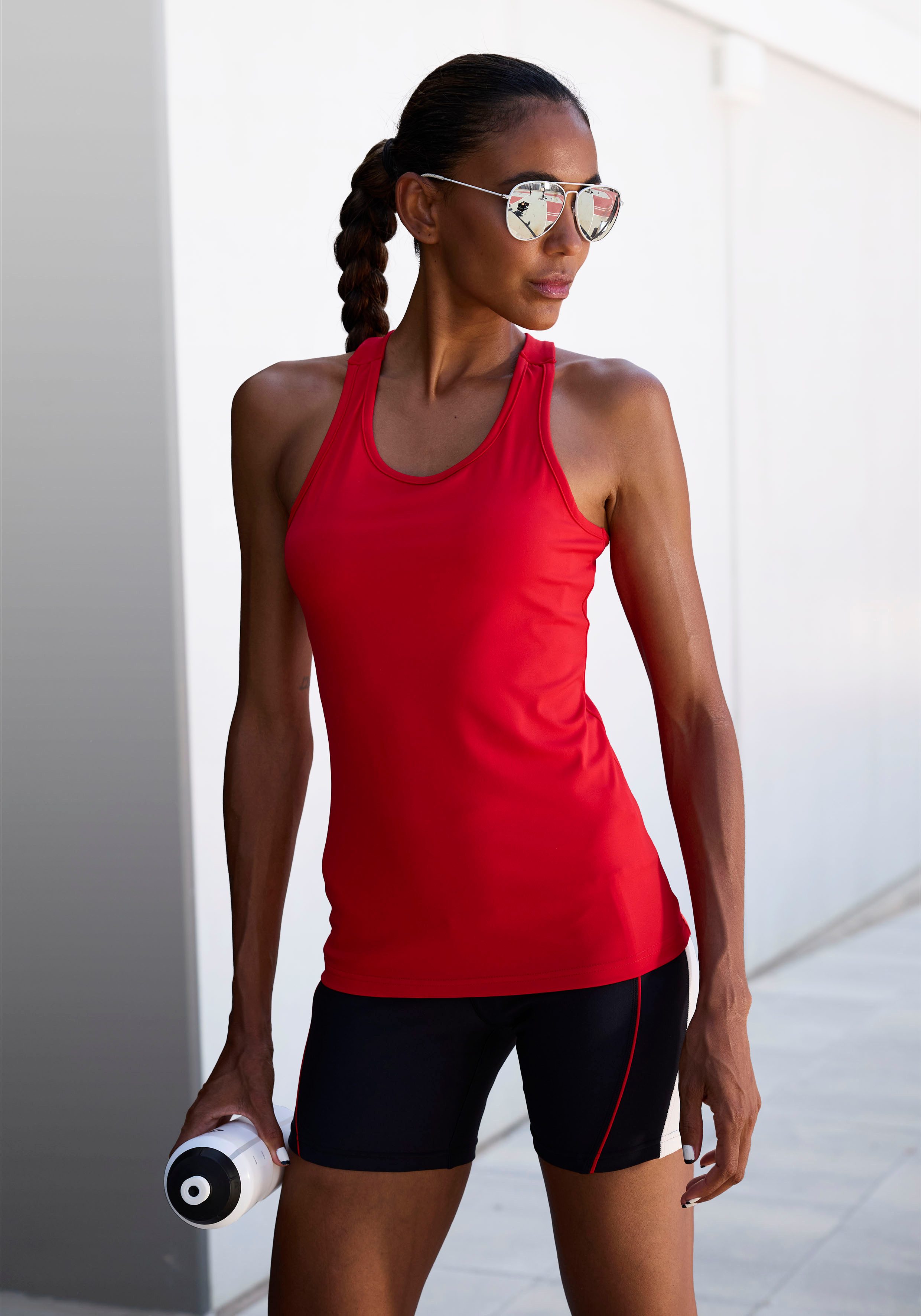 active by Lascana Sporttop met racerback en logo-badge