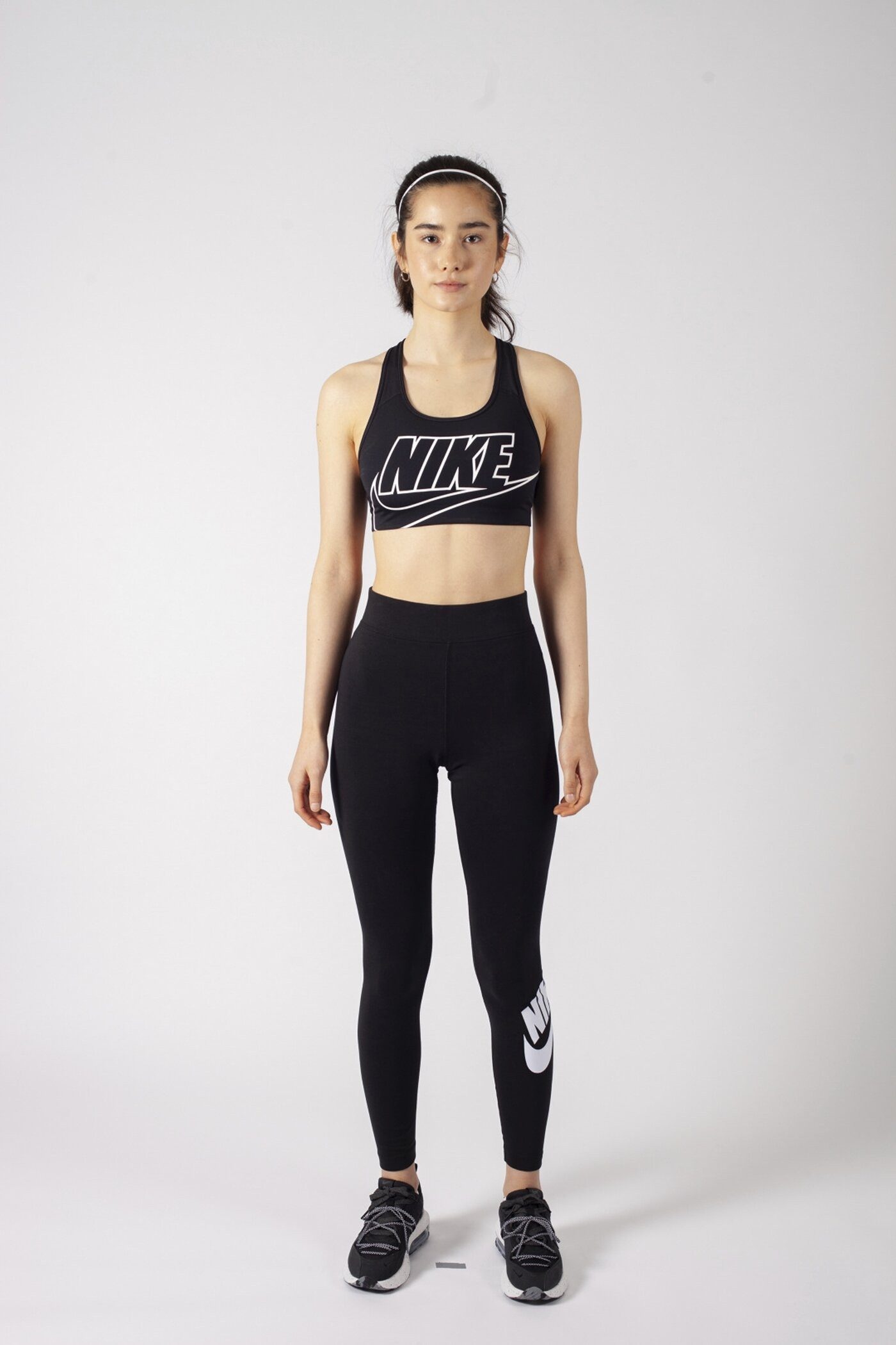 Nike Sportswear Legging Essential Women's High-Waisted Graphic Leggings Zweetafvoerende high waist sportleggings met logo