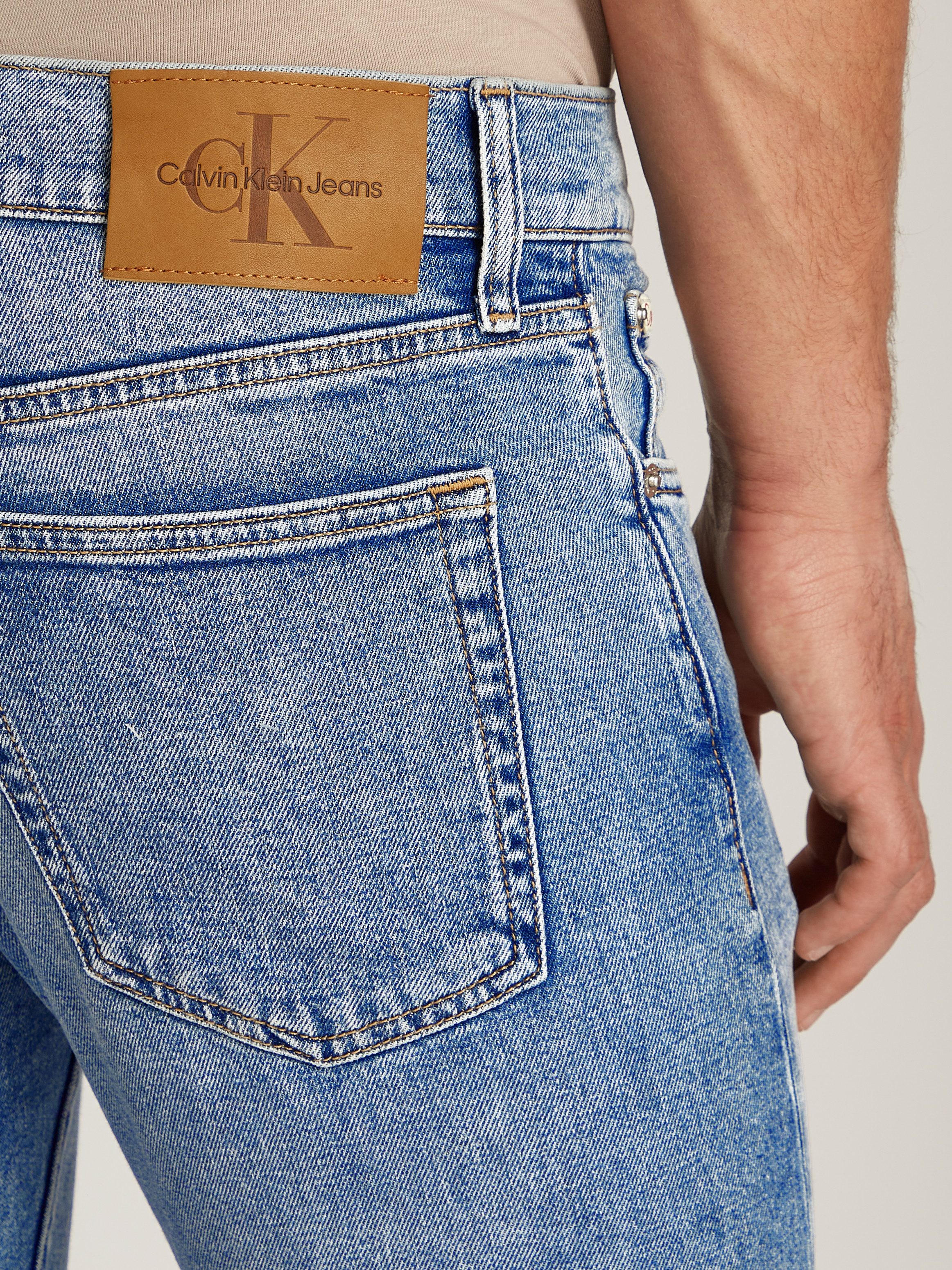 Calvin Klein Slim fit jeans SLIM TAPER Muntzakje, logo borduursel