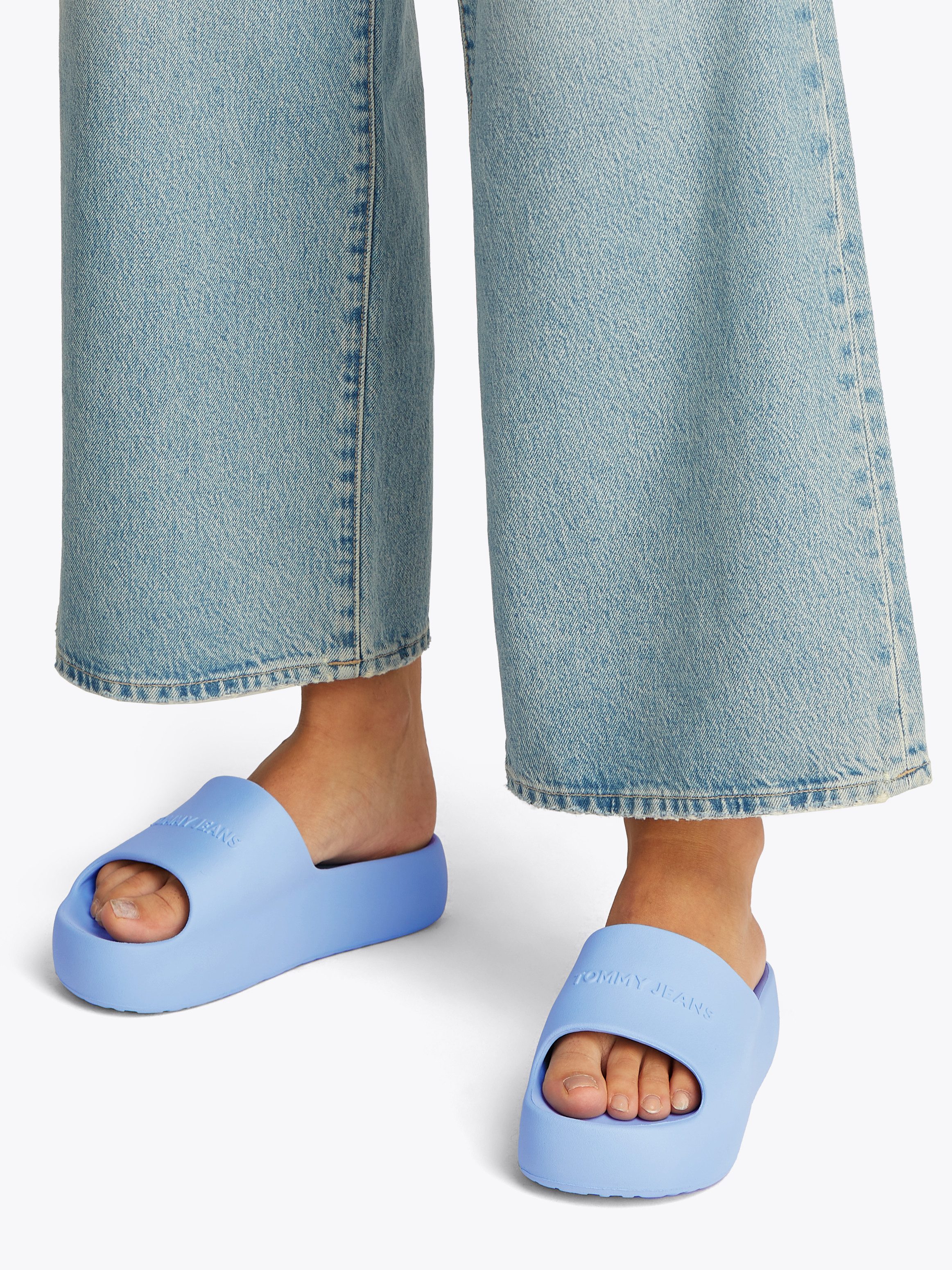 TOMMY JEANS Slippers TJW CHUNKY POOL SLIDE ESS , plateau, zomerschoen, instapschoen, comfortabele schoen, logo-opdruk