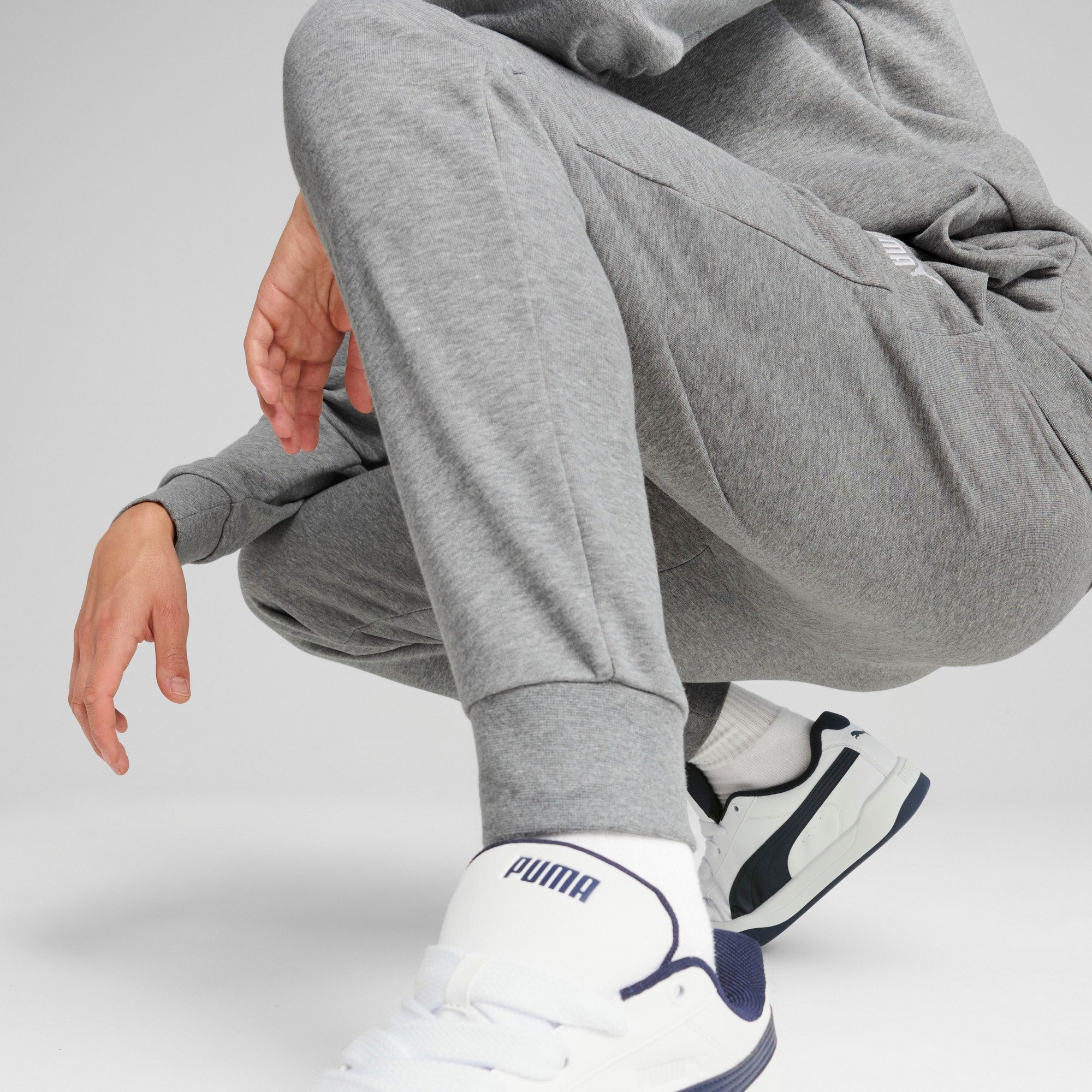 PUMA Trainingspak ESS SWEAT SUIT TR Comfortabele casual joggingpak (2-delig)