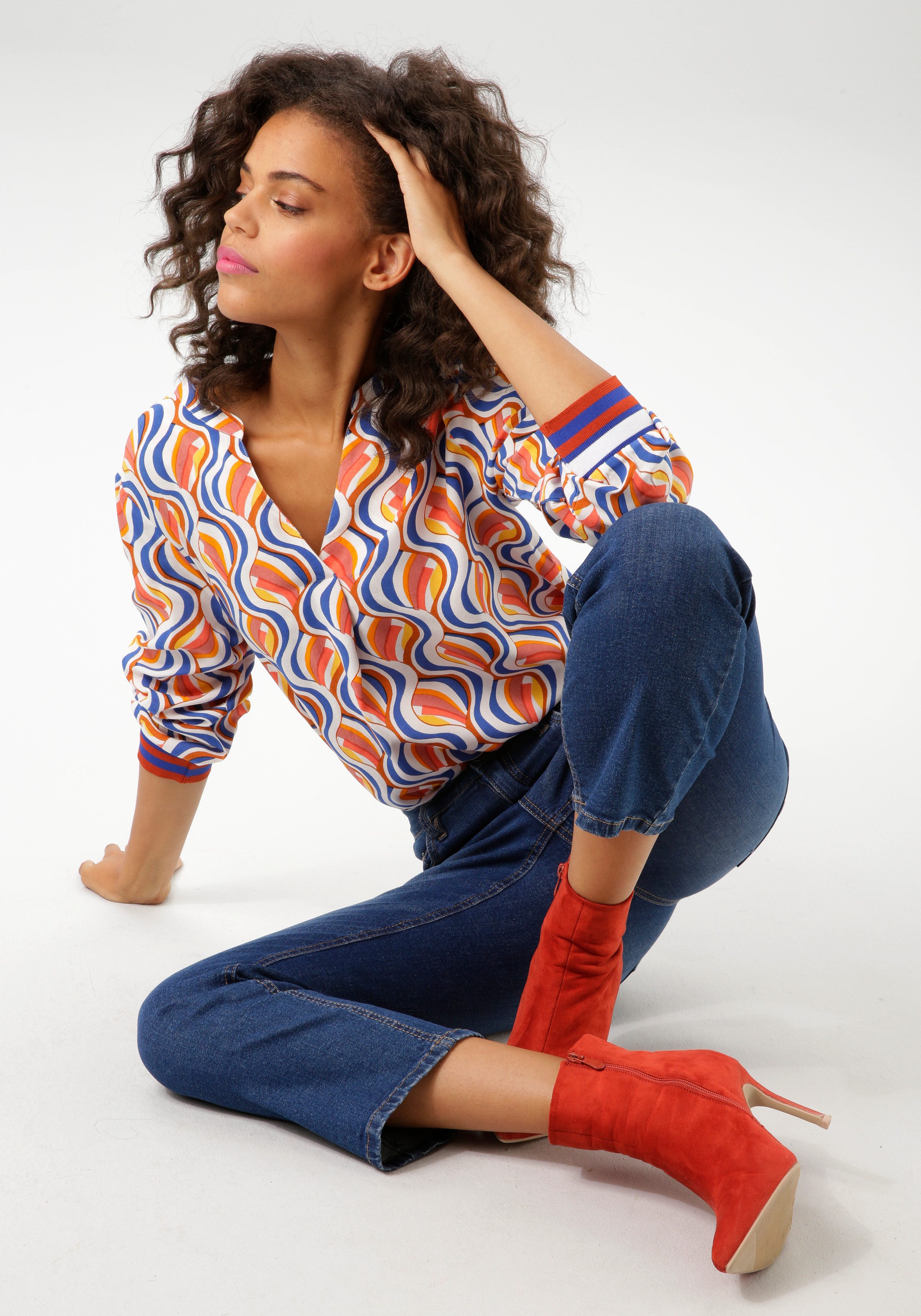 Aniston CASUAL Blouse zonder sluiting met interessant retro-patroon