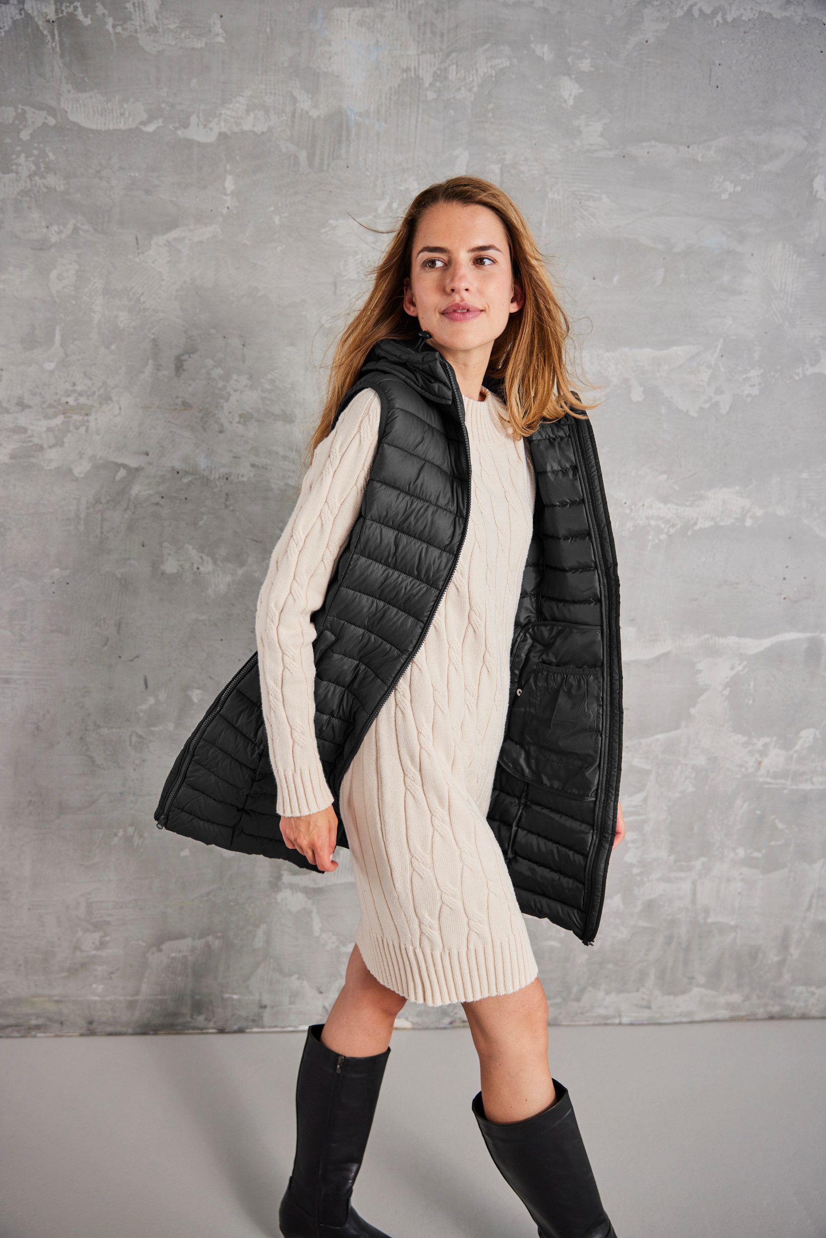 Aniston CASUAL Bodywarmer met verstelbare capuchon