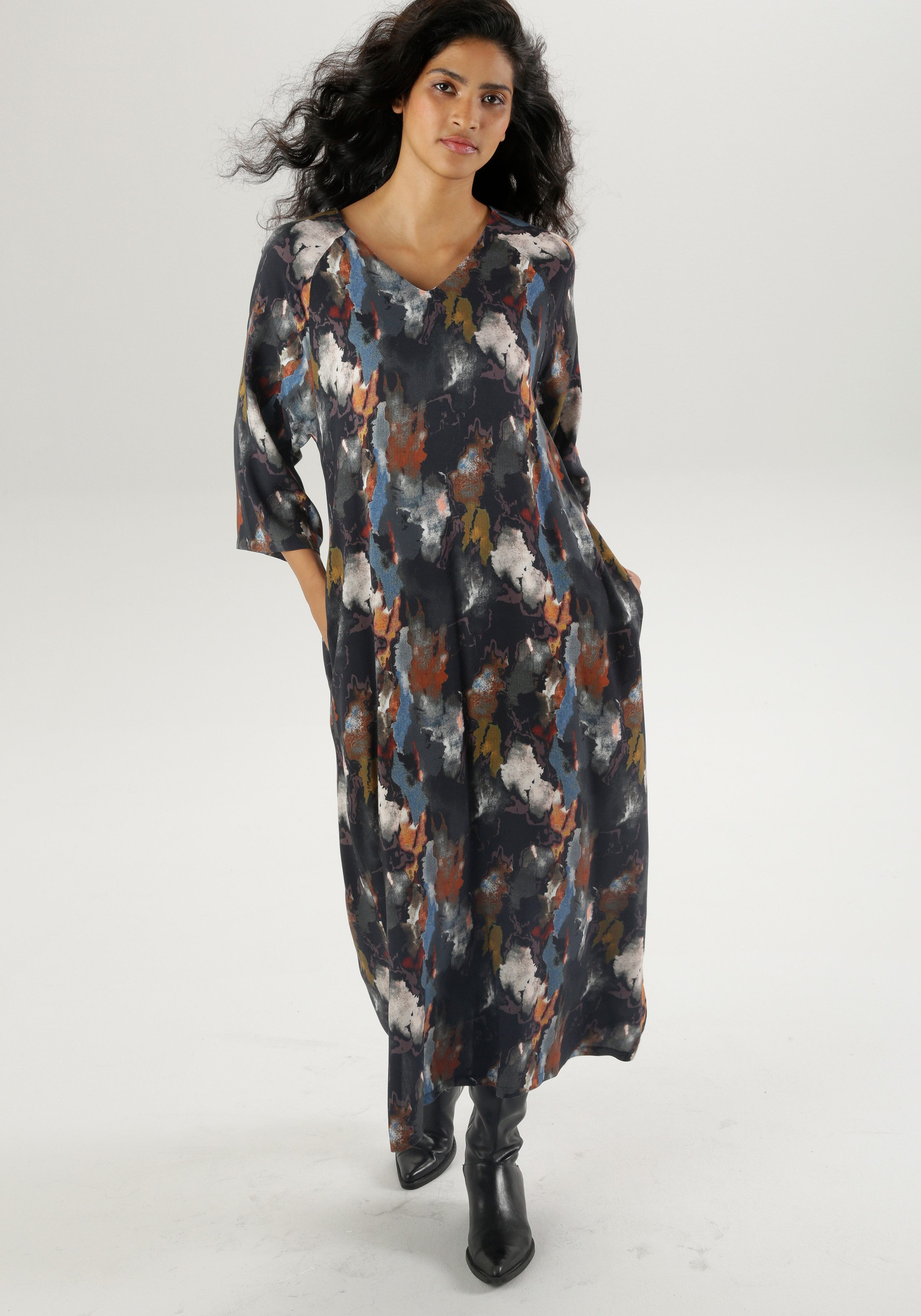 Aniston CASUAL Blousejurk met extravagante, grafische batik-patroon