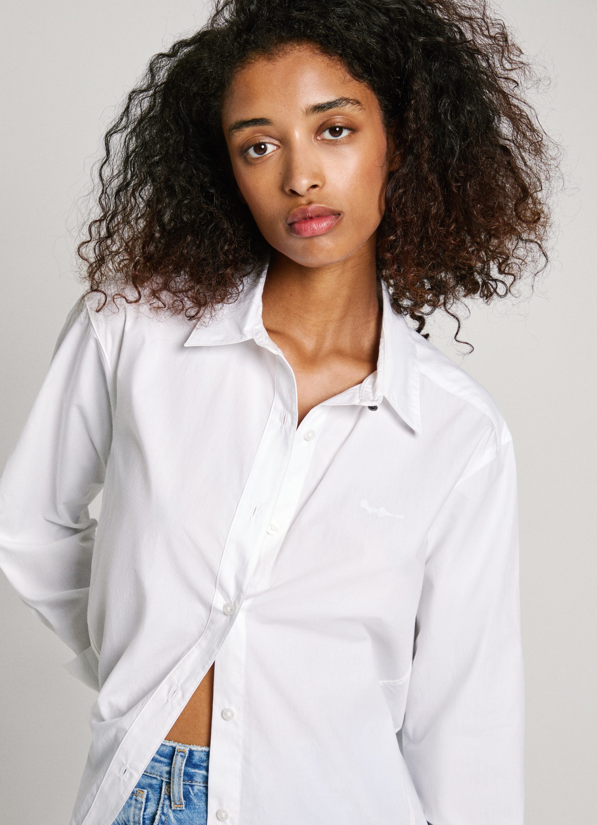 Pepe Jeans Overhemdblouse met ton-in-ton logo-borduursel op de borst