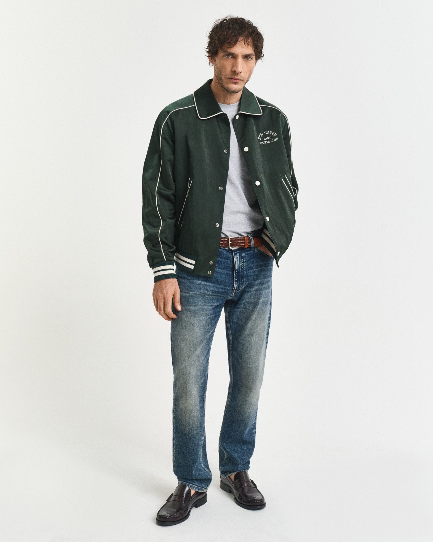 Gant T-shirt SLIM SHIELD SS T-SHIRT met logoborduursel op borsthoogte