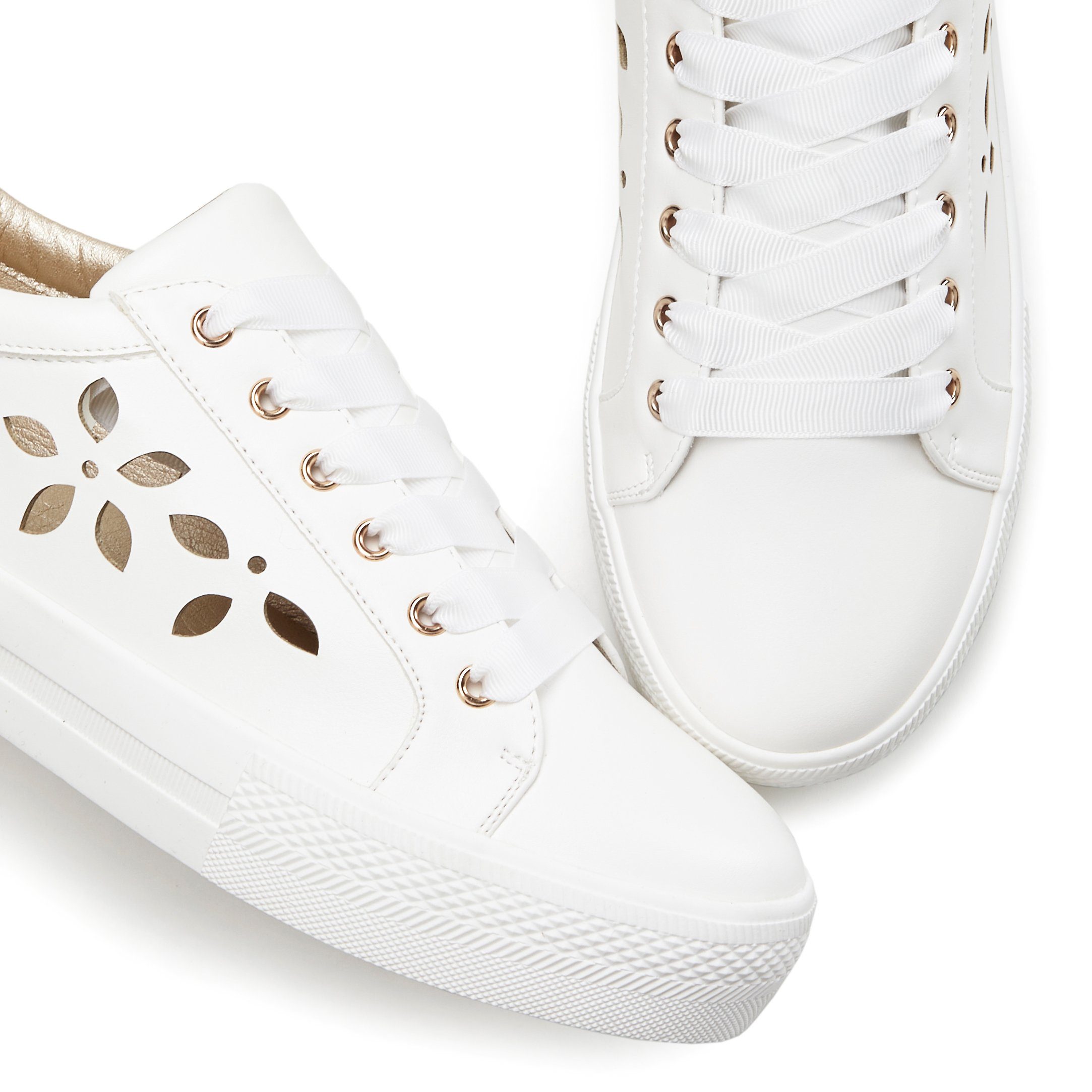 Lascana Sneakers met kleine cut-outs, veterschoenen, vrijetijdsschoenen vegan