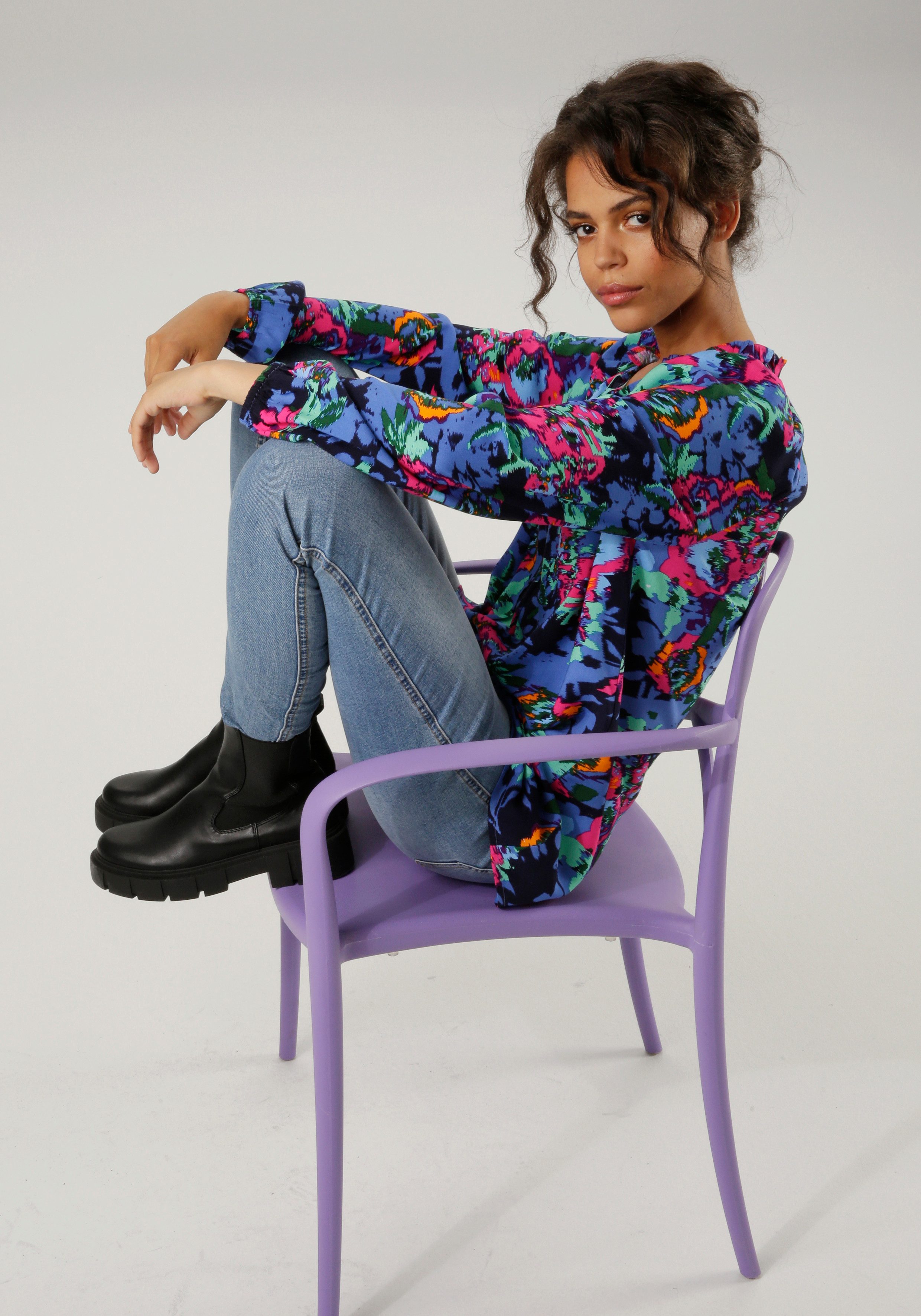 Aniston CASUAL Blouse zonder sluiting met kleurrijke grafische bloemenprint