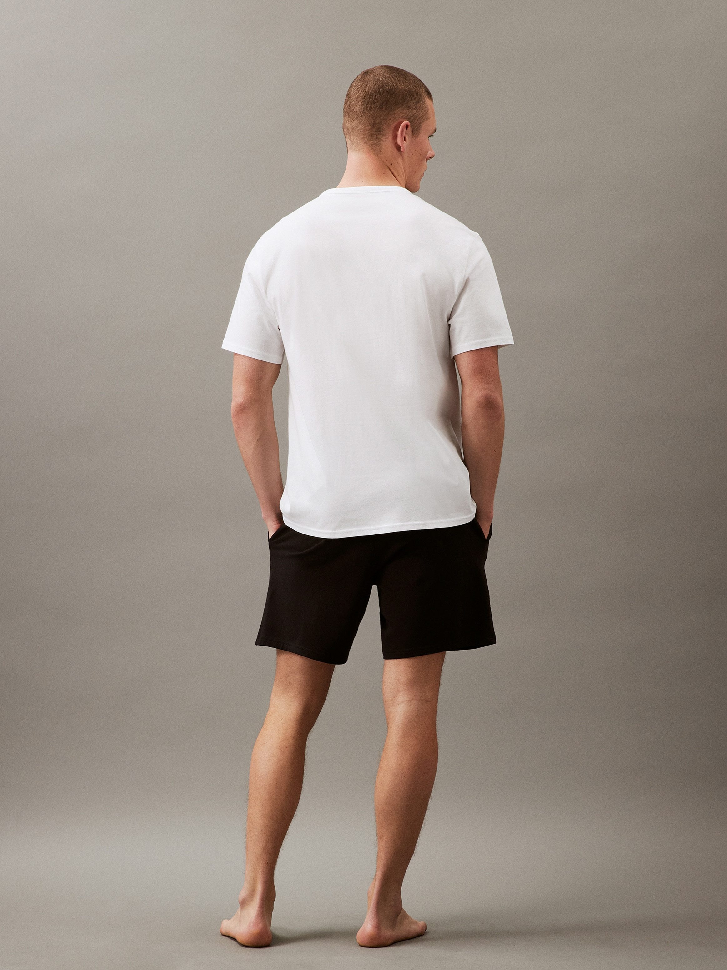 Calvin Klein T-shirt S/S CREW NECK met een logo-opschrift op borsthoogte