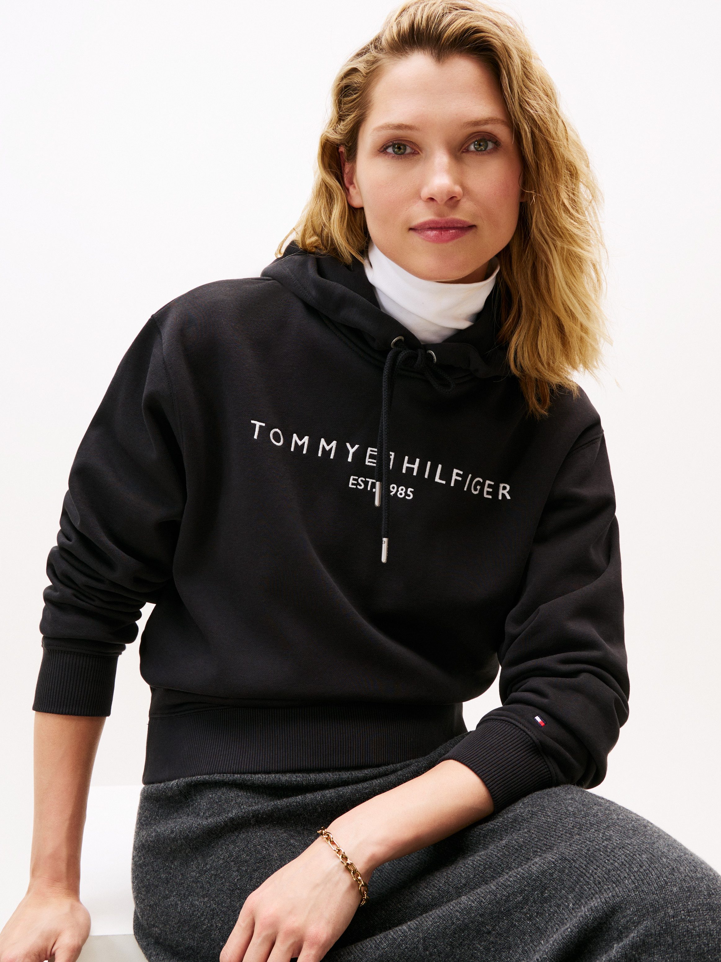 Tommy Hilfiger Hoodie MDRN REG CORP LOGO HOODIE met geborduurd logo-opschrift