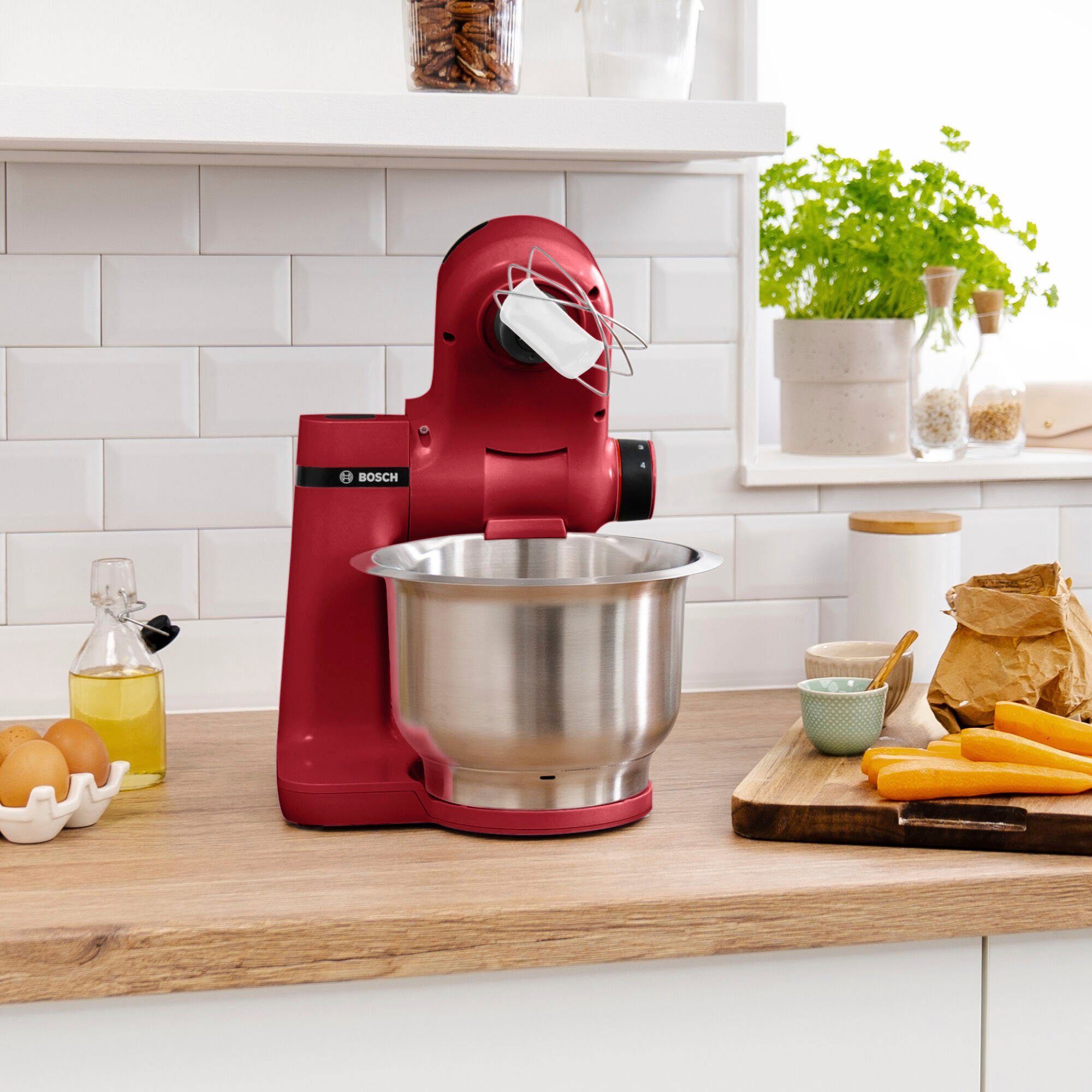 BOSCH Keukenmachine Serie 2 MUMS2ER01, continu rasp- en snijapparaat, 4 schijven, rood Roestvrijstalen kom, kneedhaak/meng-/siliconen garde, vaatwasserbestendig