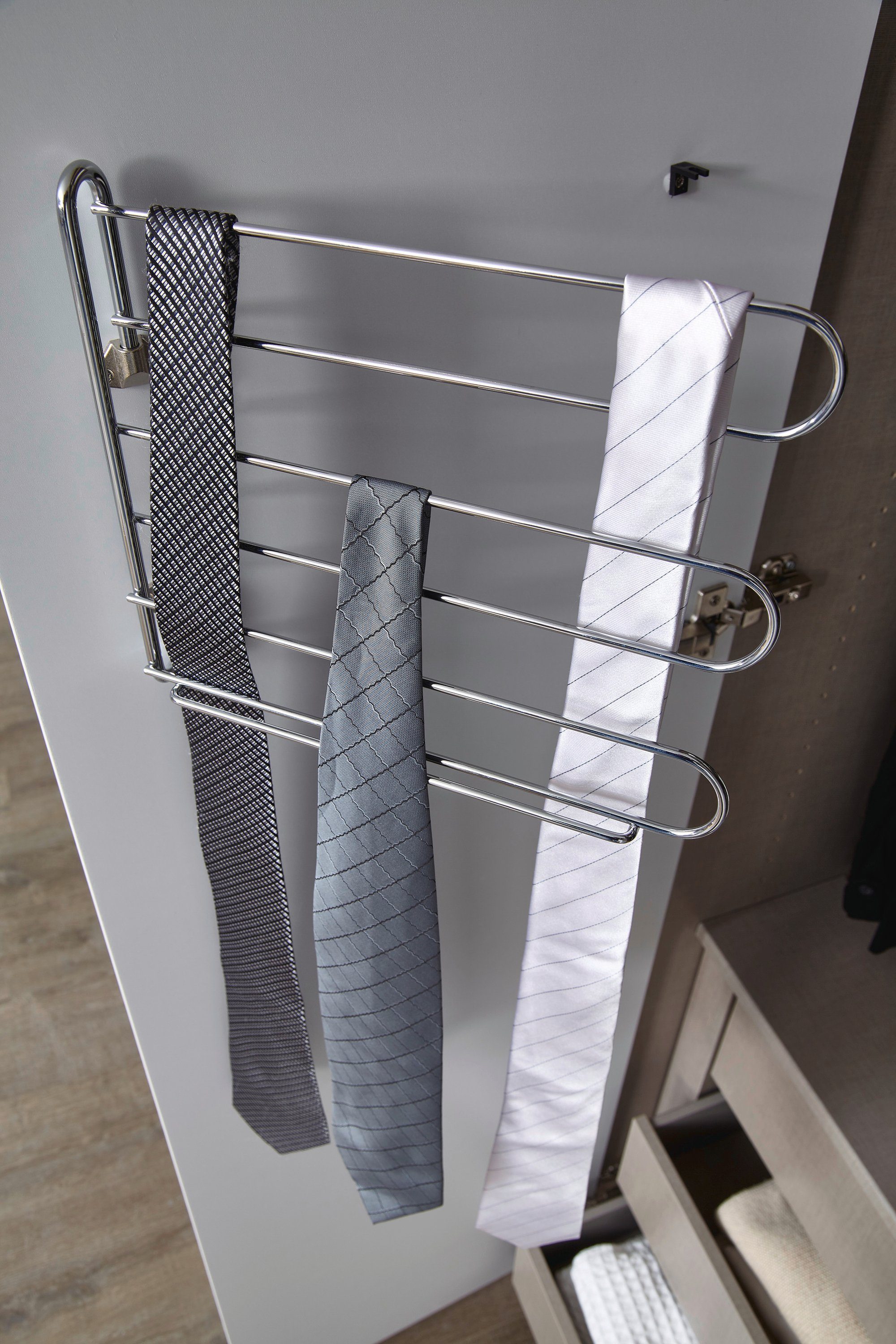 rauch Draaideurkast Purisma met laden en vele accessoires, met soft-closefunctie