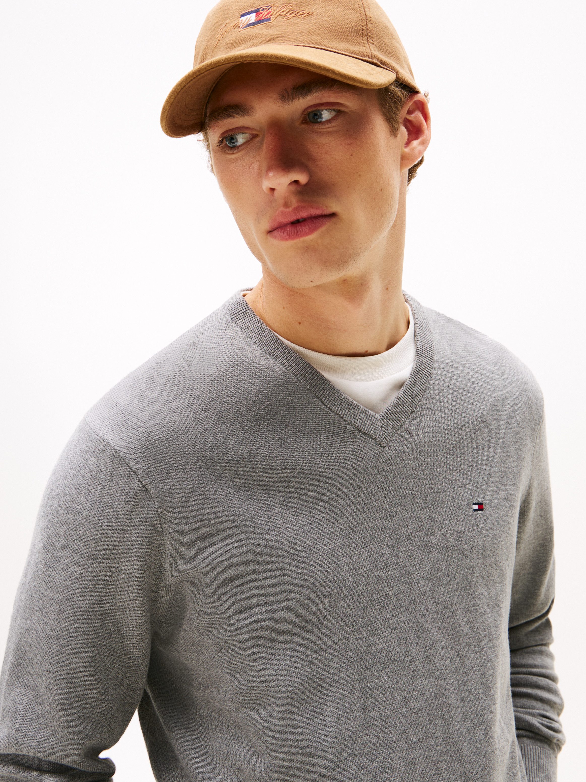 Tommy Hilfiger Gebreide trui ESSENTIAL COTTON V NECK met V-hals en borduursel