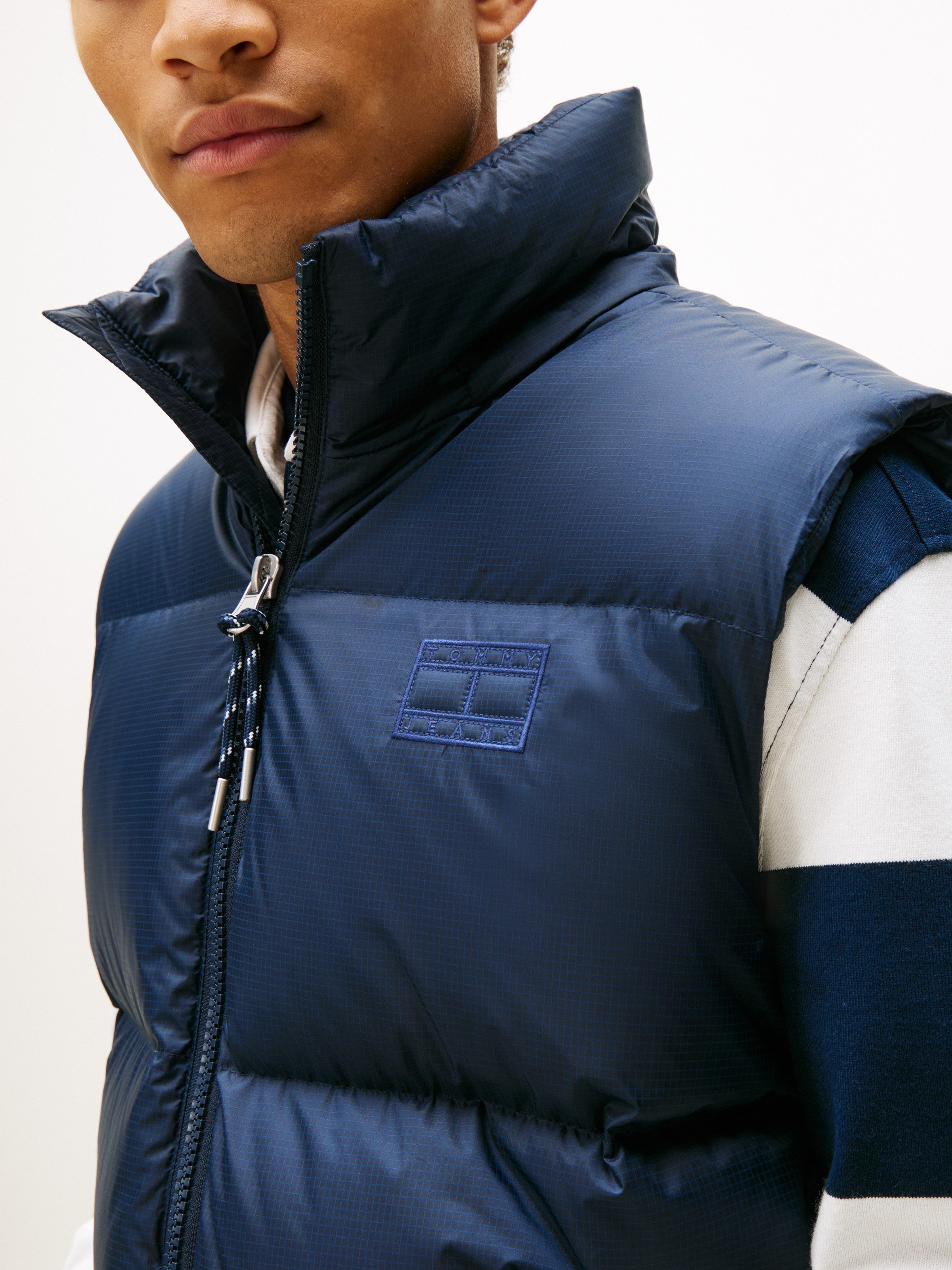 TOMMY JEANS Bodywarmer ALASKA DOWN VEST Regular fit met afneembare capuchon