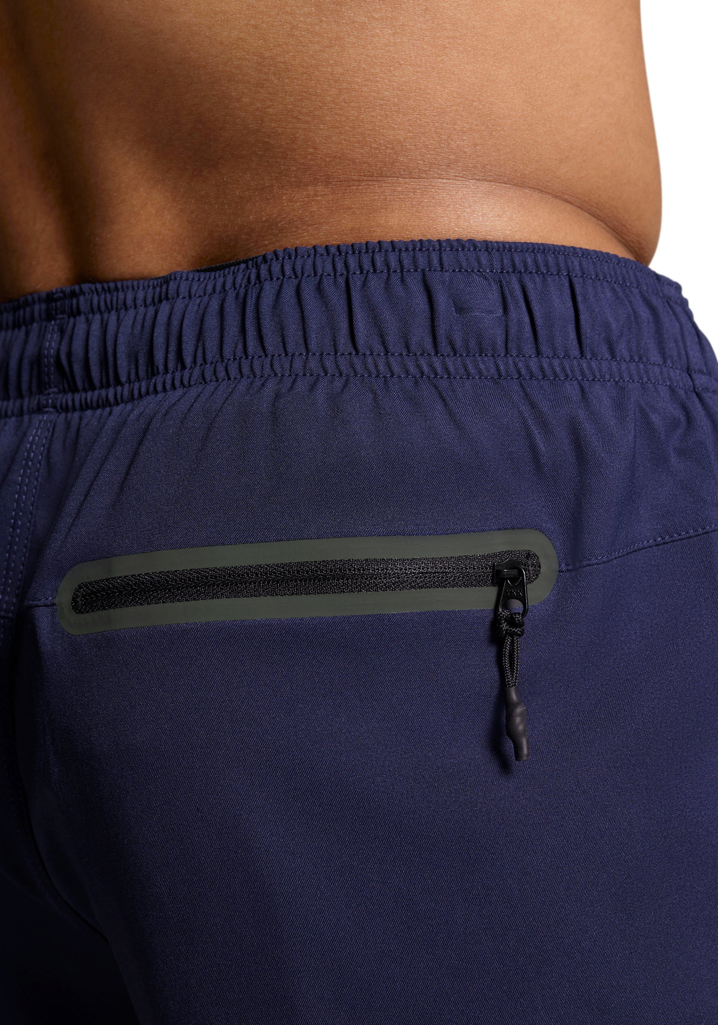 PUMA Zwemshort PUMA SWIM MEN MEDIUM LENGTH SWIM SHORTS met high-tech gelamineerde rits aan de achterzak