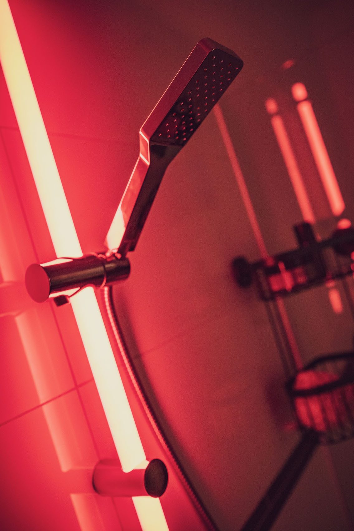 WENKO Douchestang met ledverlichting RGB-kleurwisseling en warmwit, inclusief oplaadbare eenheid