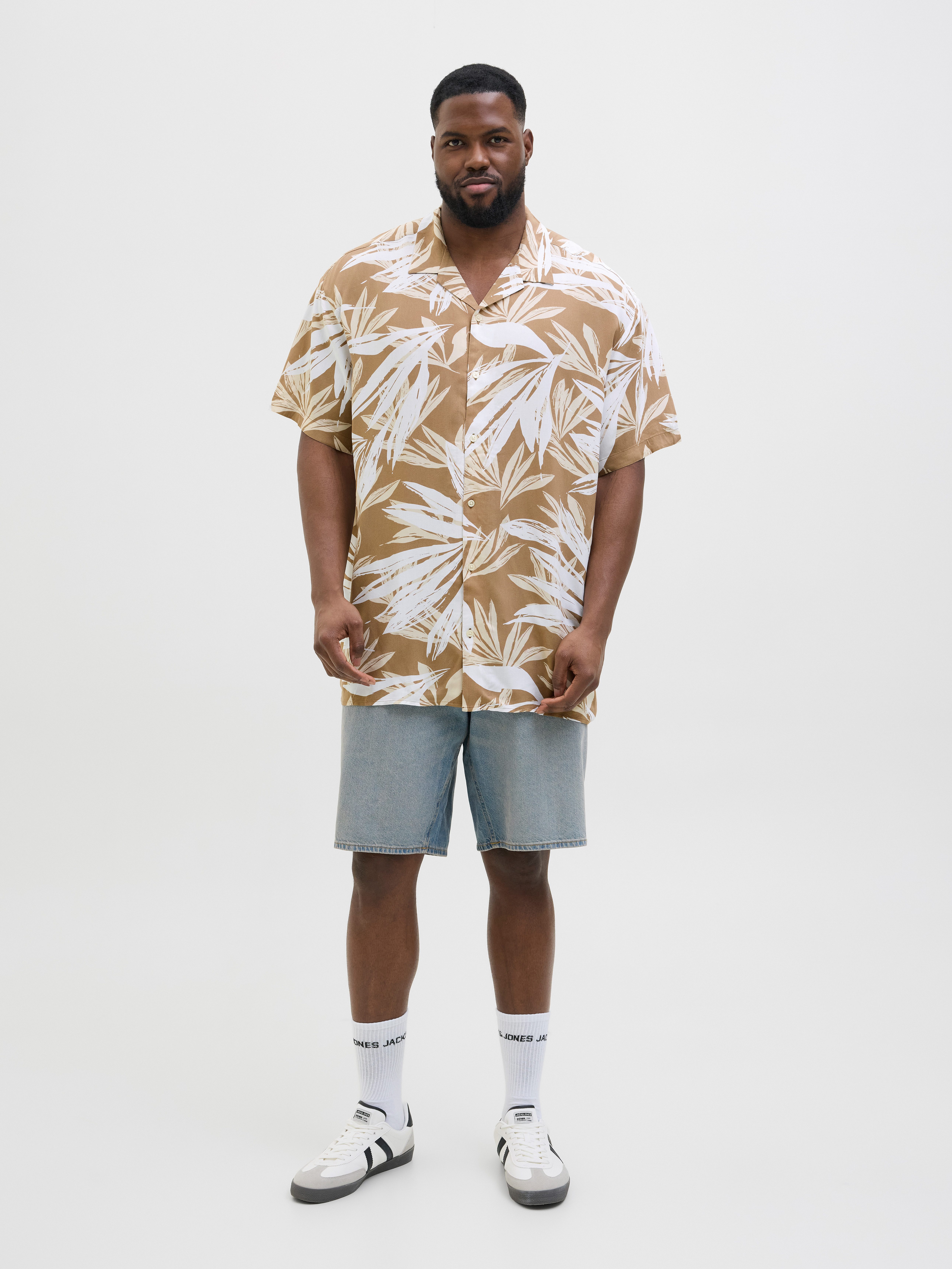 Jack & Jones PlusSize Overhemd met korte mouwen JJEJEFF TROPICAL AOP RESORT SHIRT SN PLS