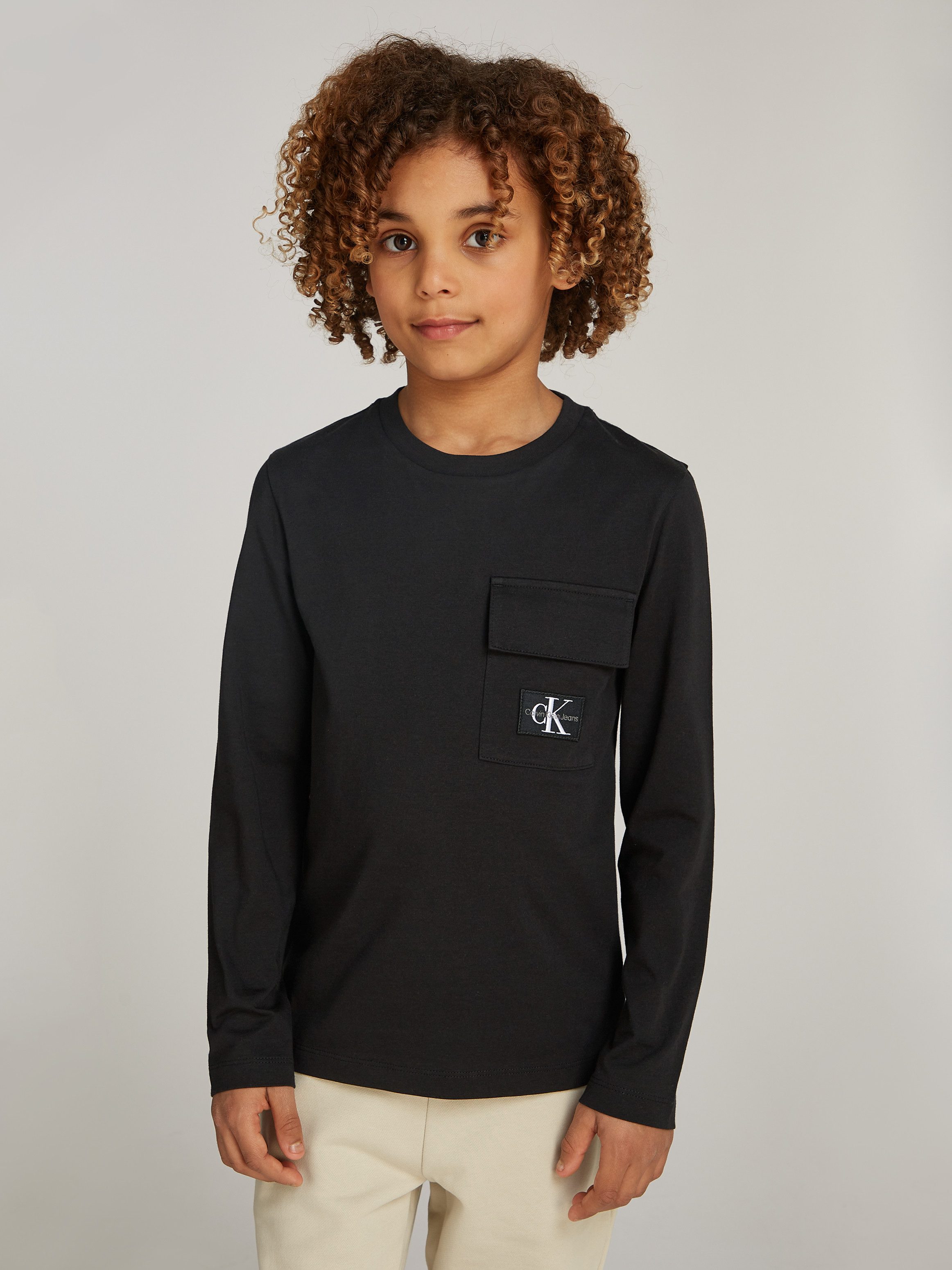 Calvin Klein Shirt met lange mouwen Badge Reg. Ls T-Shirt voor kinderen tot 16 jaar en met logo-patch