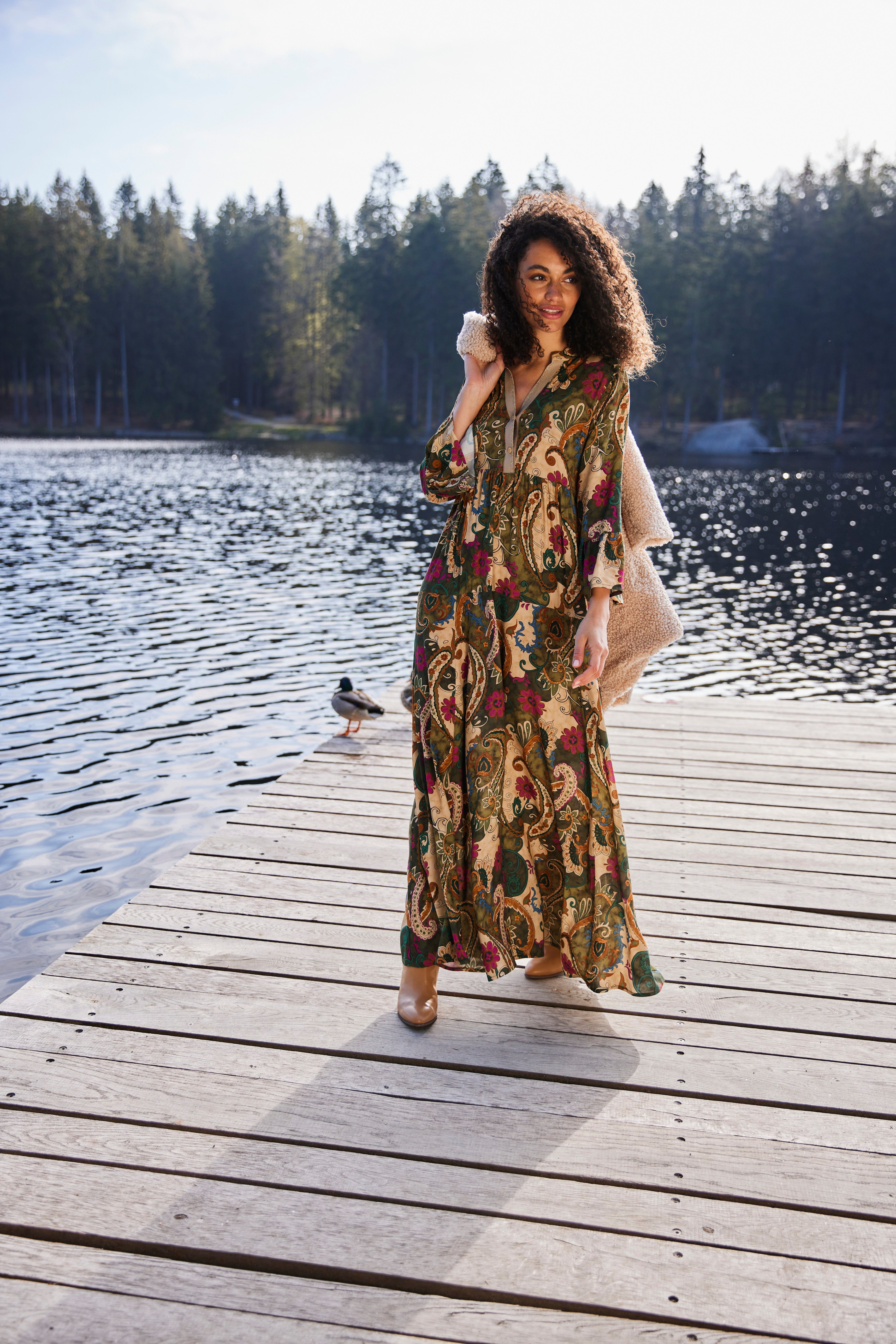 Aniston CASUAL Maxi-jurk met kleurrijke bloemen- en paisley-print