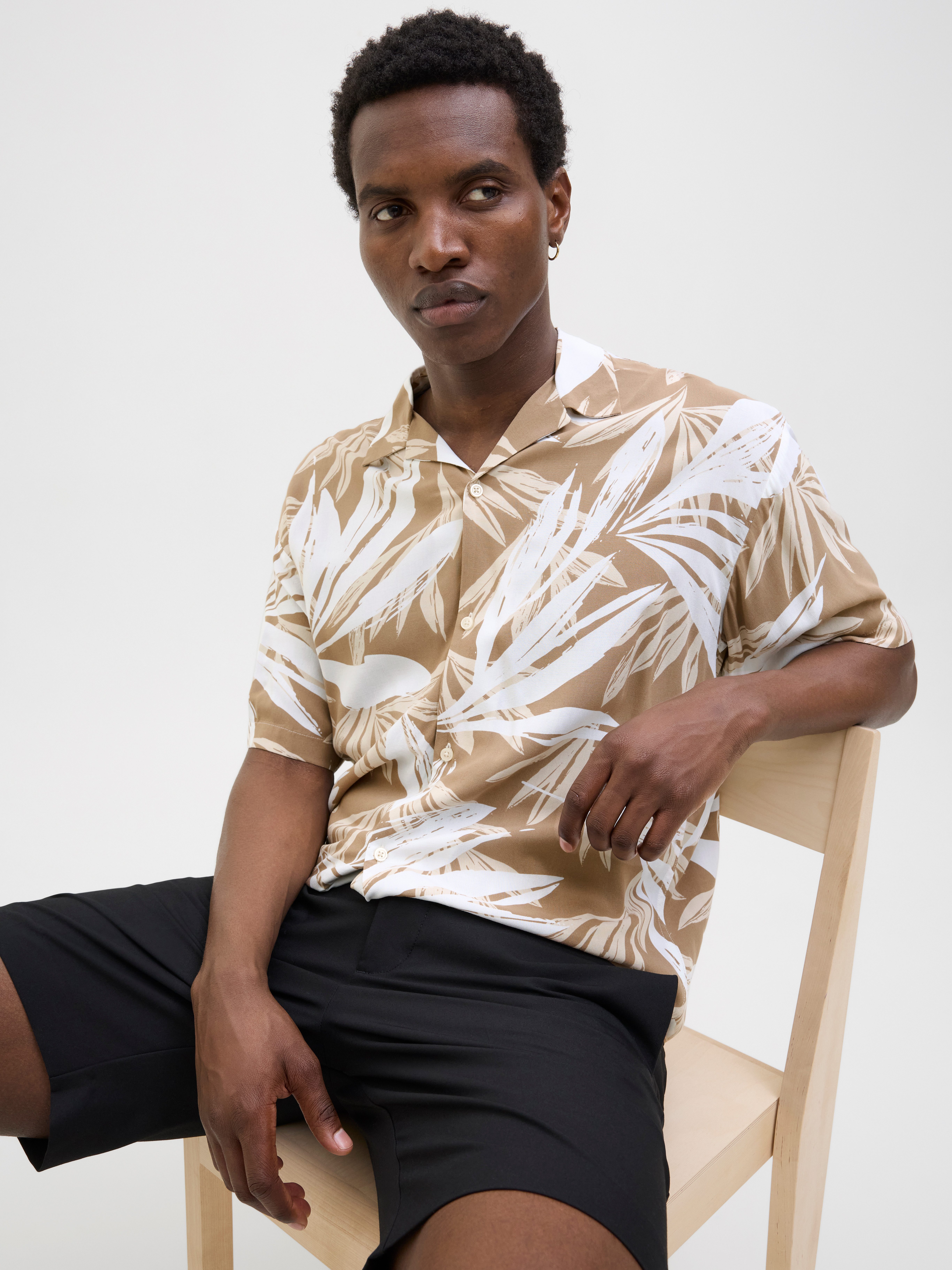 Jack & Jones Overhemd met korte mouwen JJEJEFF TROPICAL AOP RESORT SHIRT SS SN