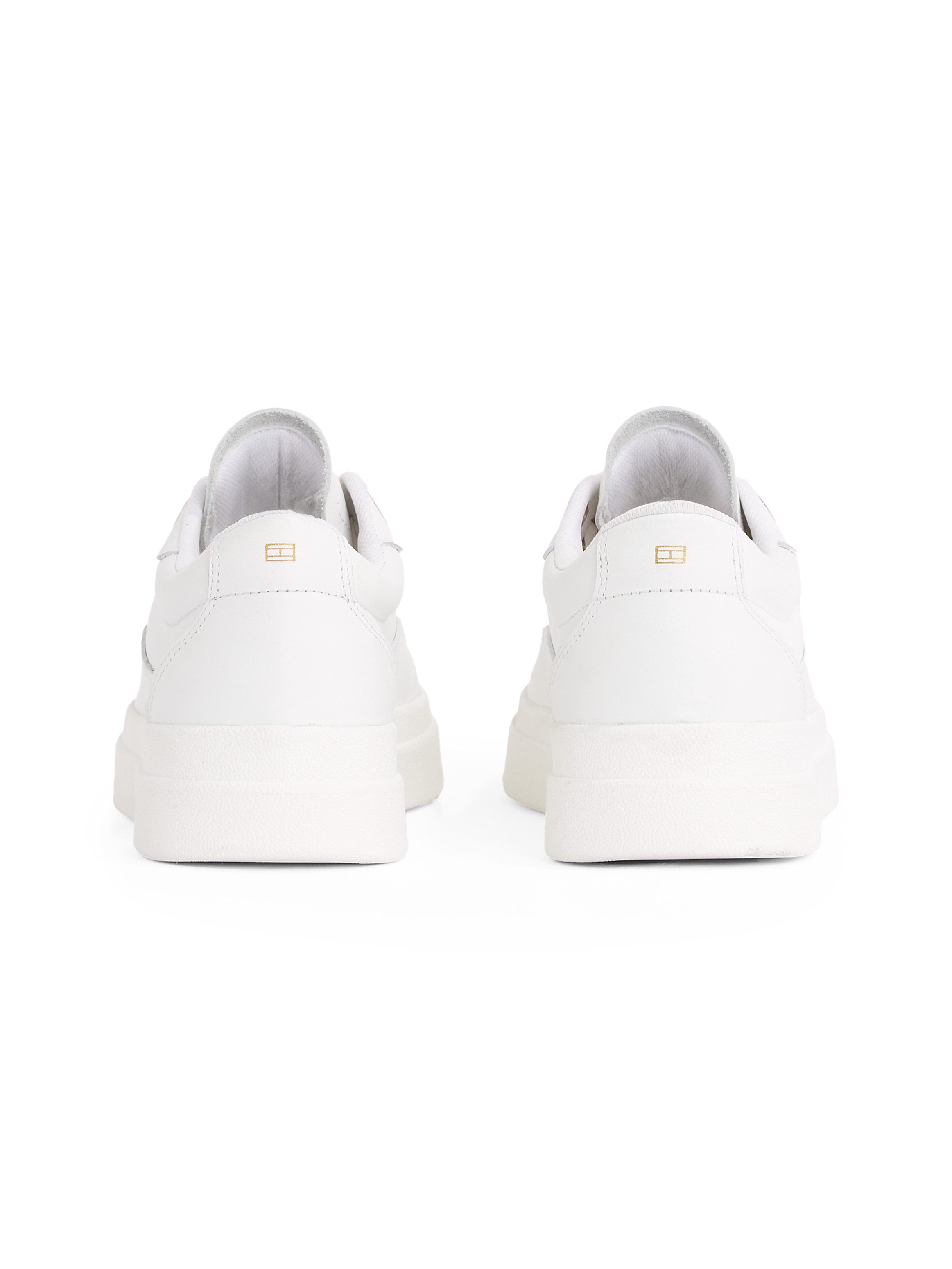 Tommy Hilfiger Plateausneakers MODERN COURT SNEAKER LTHR , vrijetijdsschoen, lage schoen, veterschoen met contrasterend logo