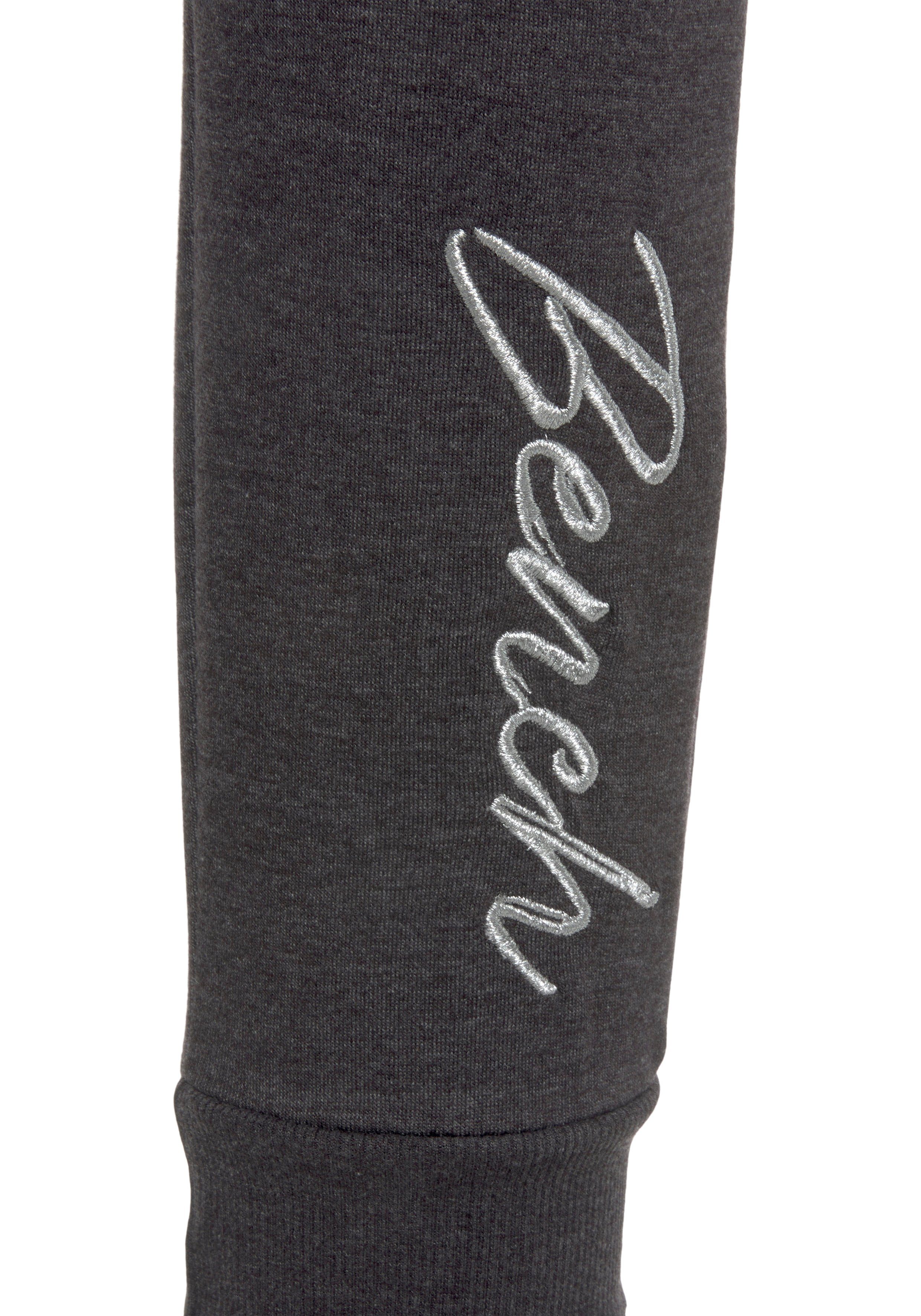 Bench. Loungewear Relaxbroek -loungebroek, sweatbroek met glanzende logo-borduurwerk, loungewear, loungepak